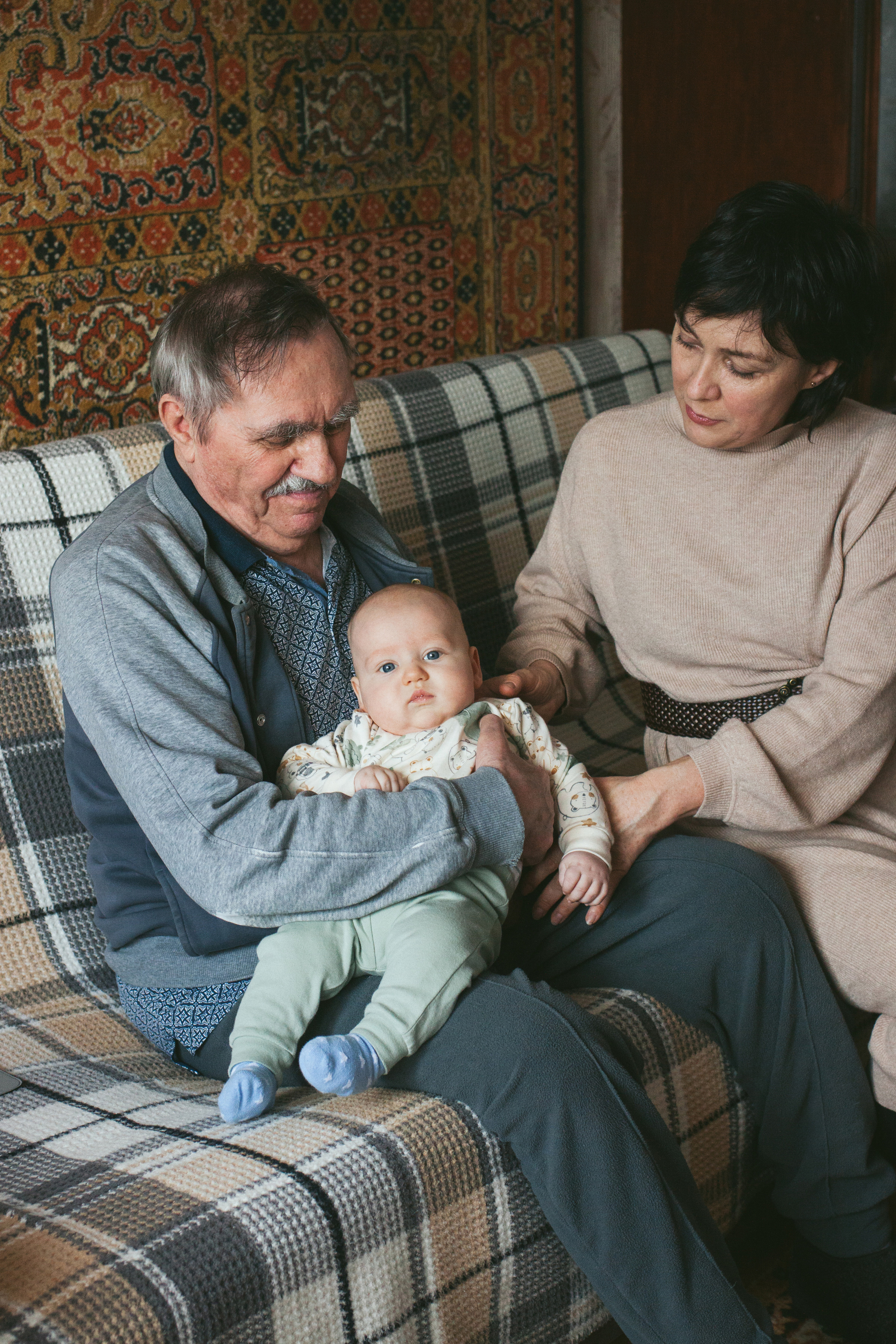 Семейная фотосессия с прадедушкой, бабушкой и родителями. Психолог Онлайн и в Симферополе Елена Федорина