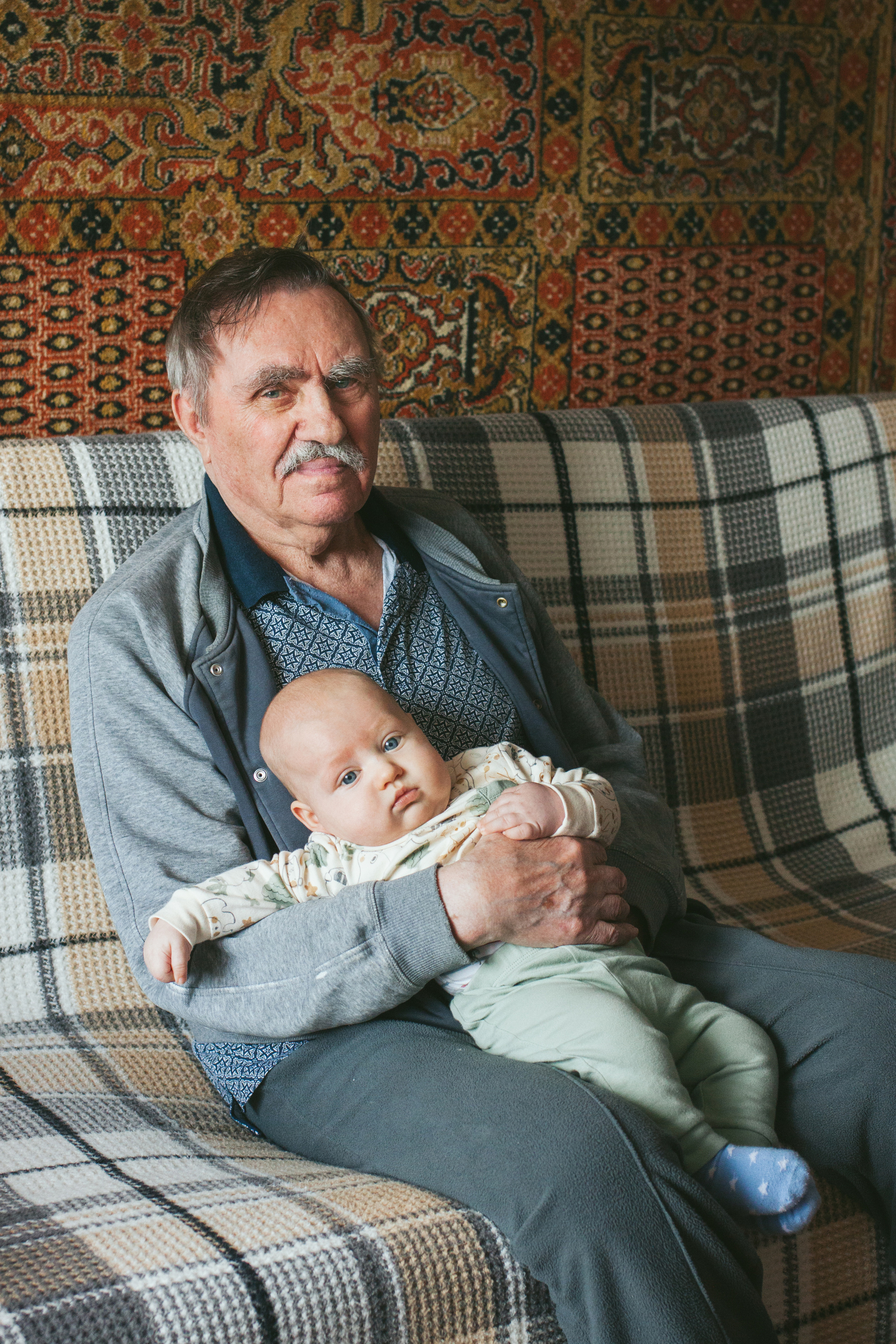 Семейная фотосессия с прадедушкой, бабушкой и родителями. Психолог Онлайн и в Симферополе Елена Федорина
