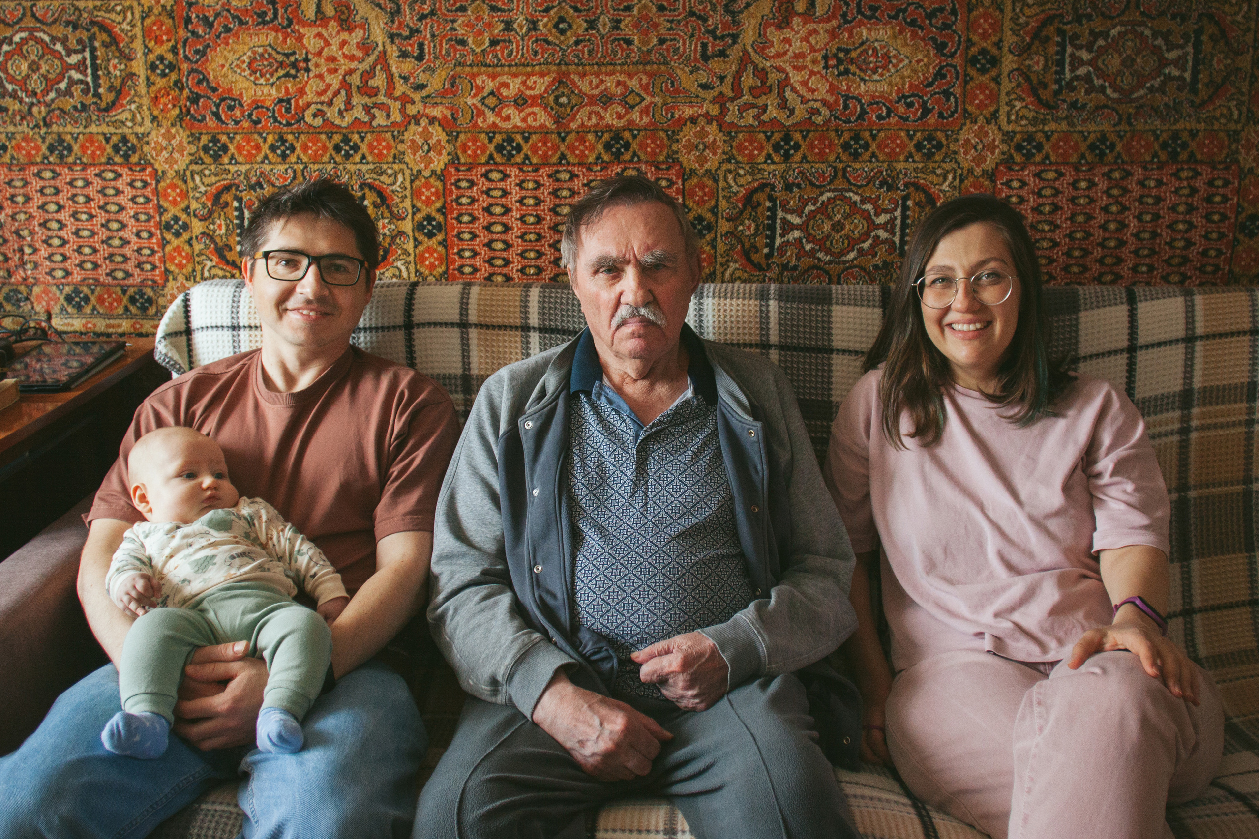 Семейная фотосессия с прадедушкой, бабушкой и родителями. Психолог Онлайн и в Симферополе Елена Федорина