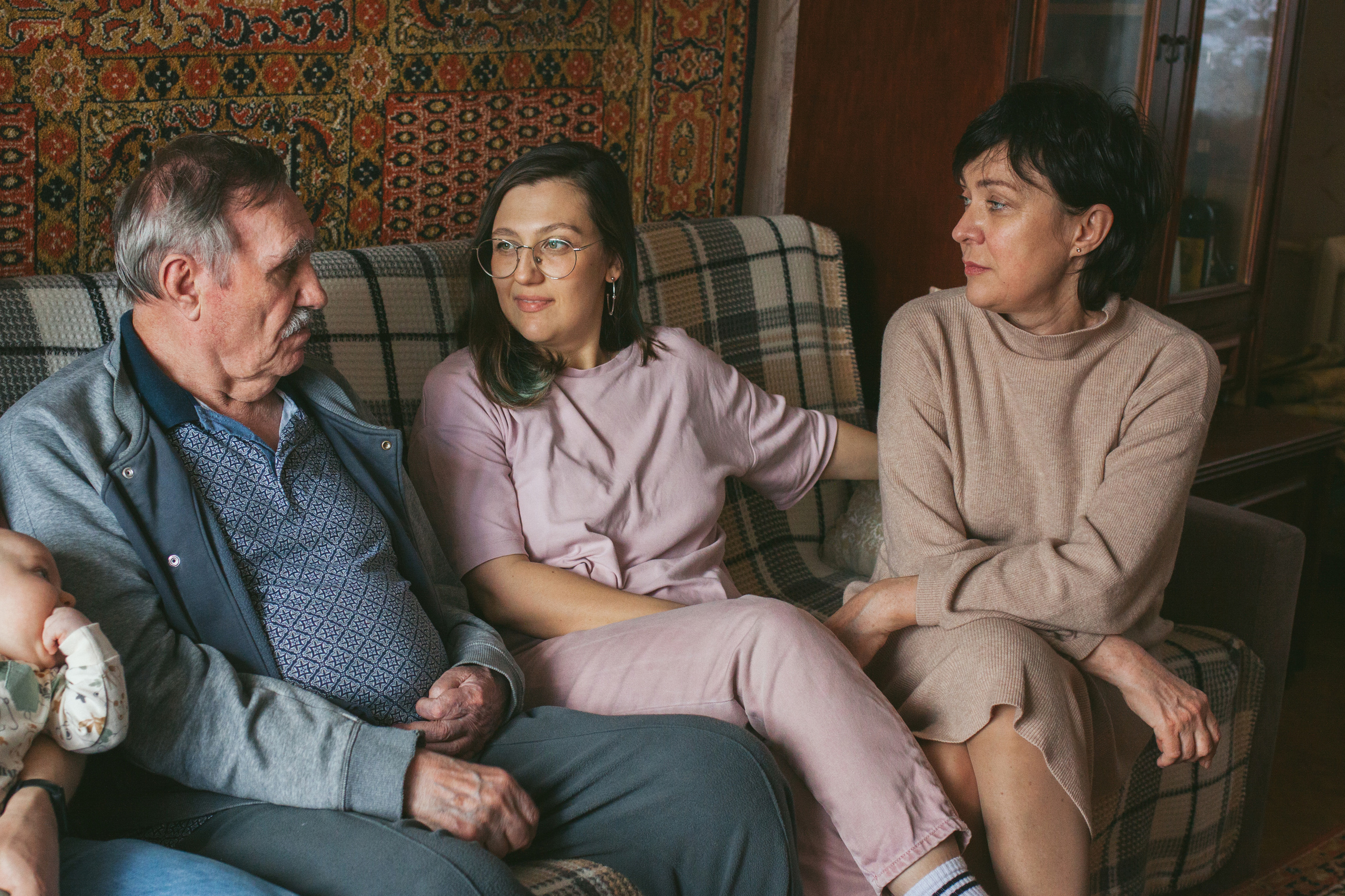 Семейная фотосессия с прадедушкой, бабушкой и родителями. Психолог Онлайн и в Симферополе Елена Федорина