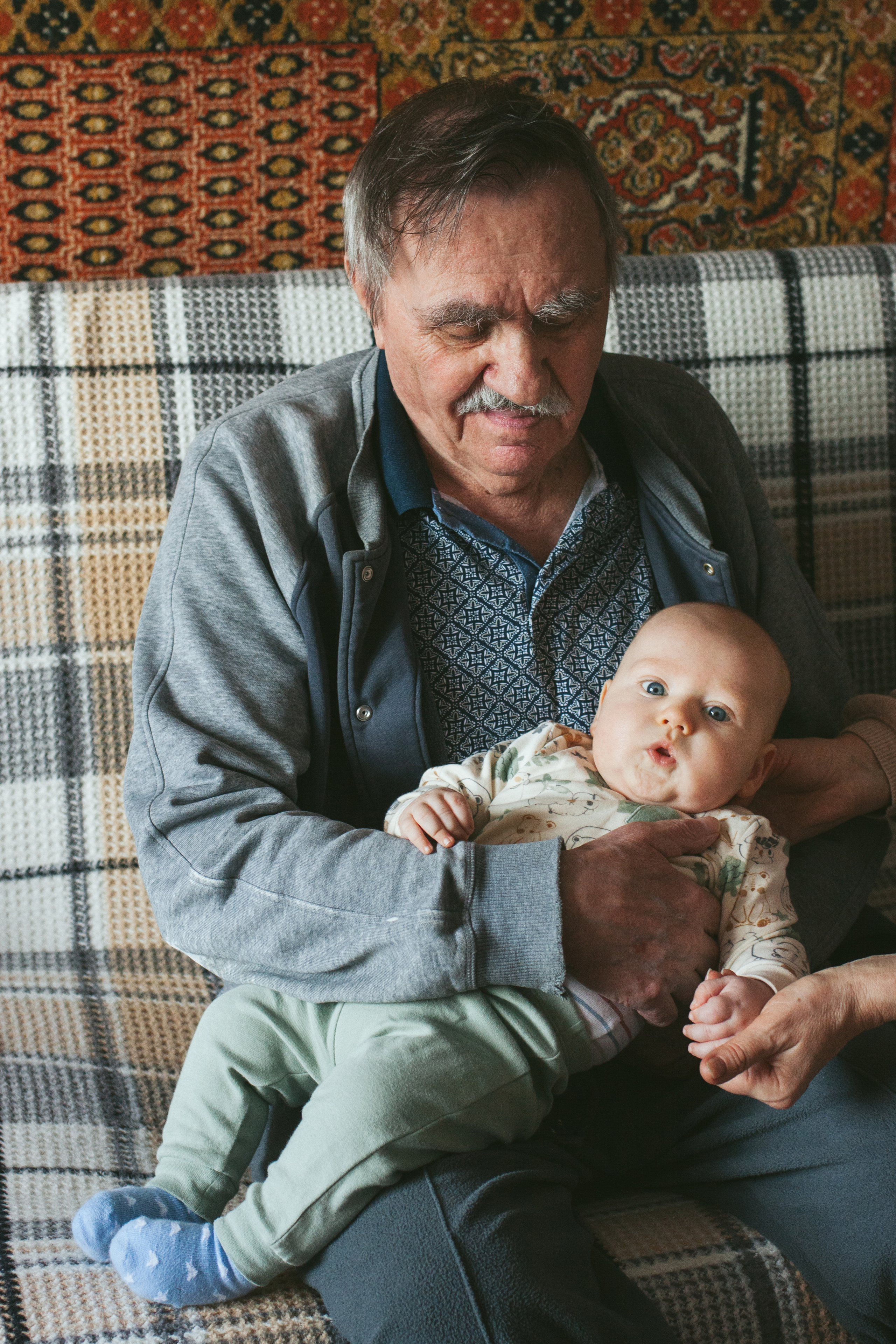 Семейная фотосессия с прадедушкой, бабушкой и родителями. Психолог Онлайн и в Симферополе Елена Федорина