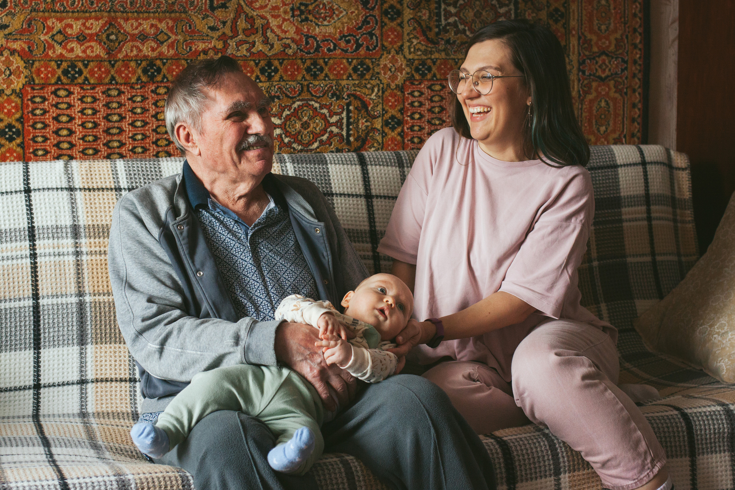 Семейная фотосессия с прадедушкой, бабушкой и родителями. Психолог Онлайн и в Симферополе Елена Федорина