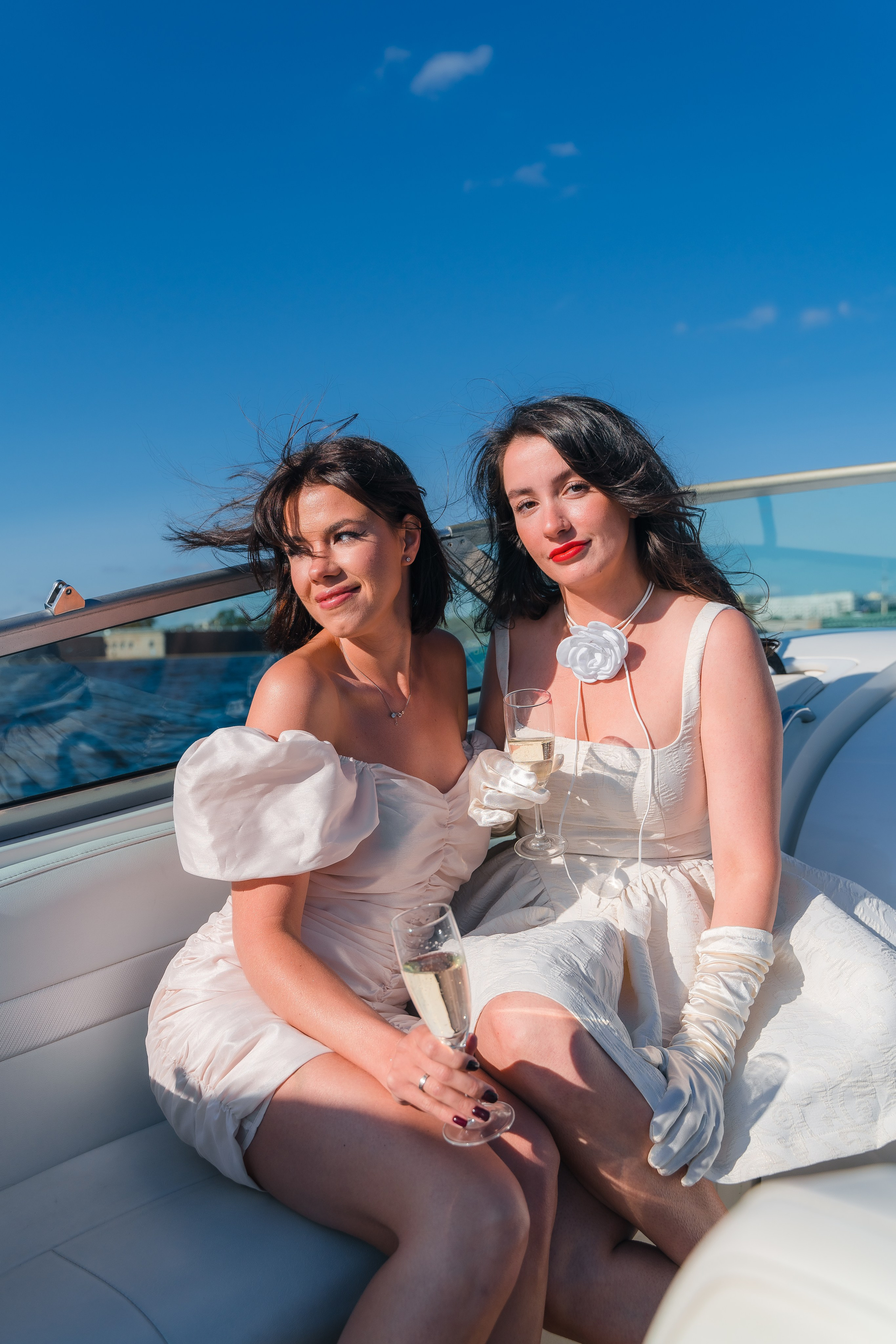 Фотосъемка девичника, встреча девушек, веселые женские портреты