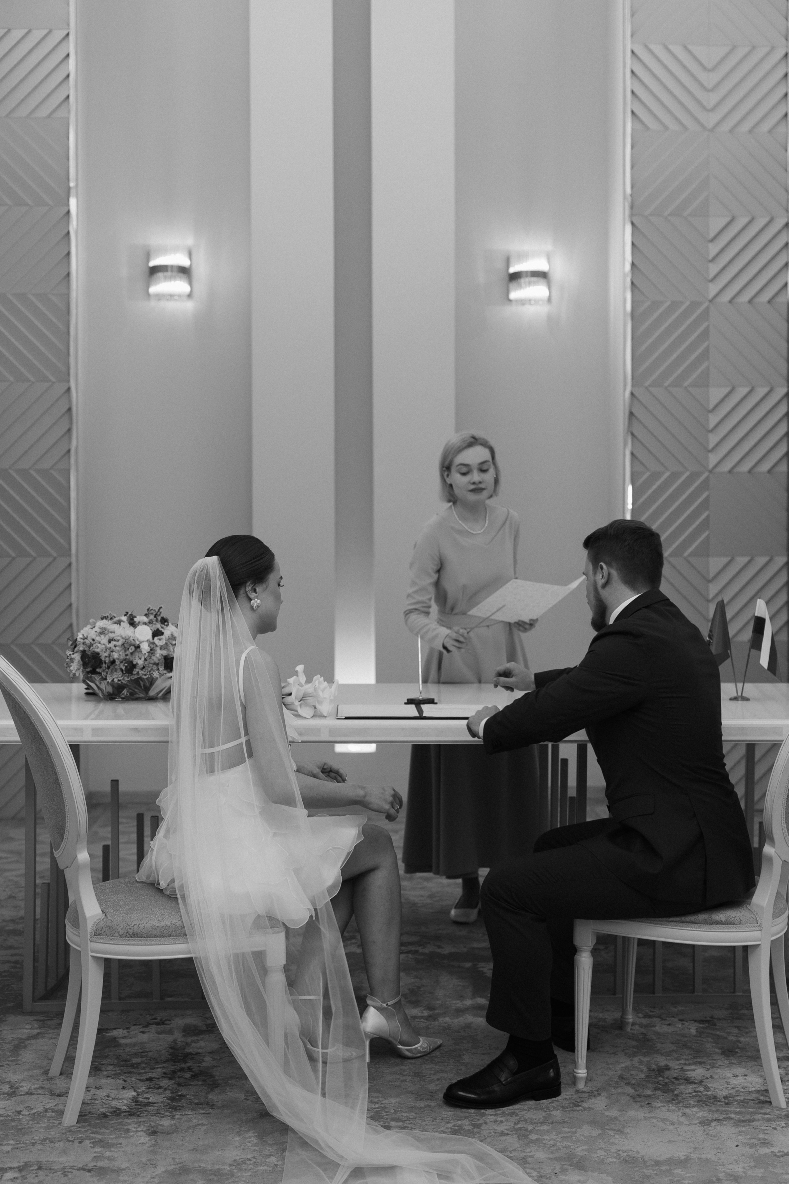 Ирина и Алексей | прогулка Котельническая наб. Свадебный фотограф Москва Анастасия Храмова