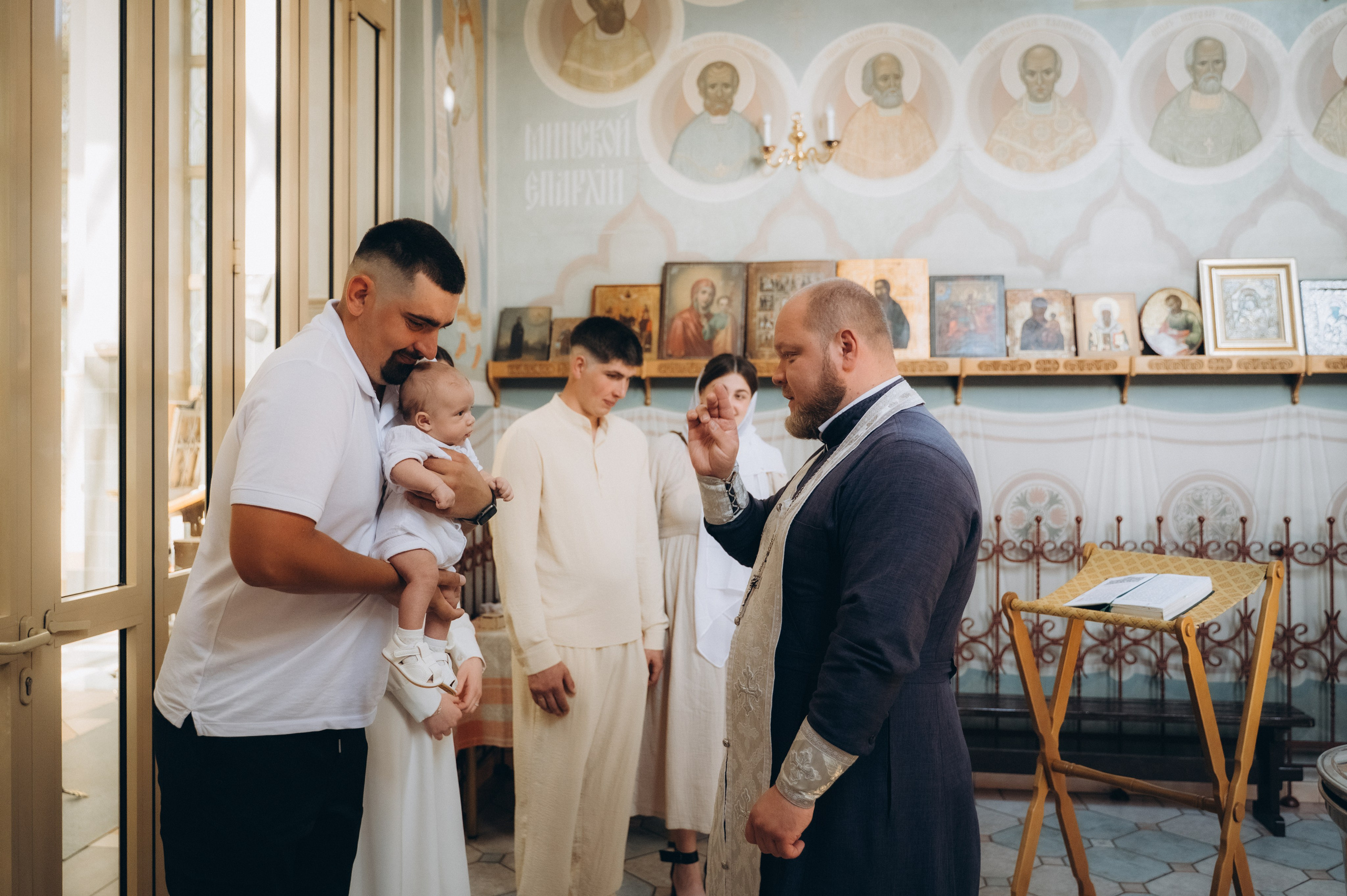 Крещение Арсения (Дом Милосердия). Семейный фотограф в Минске Дарья Дреко