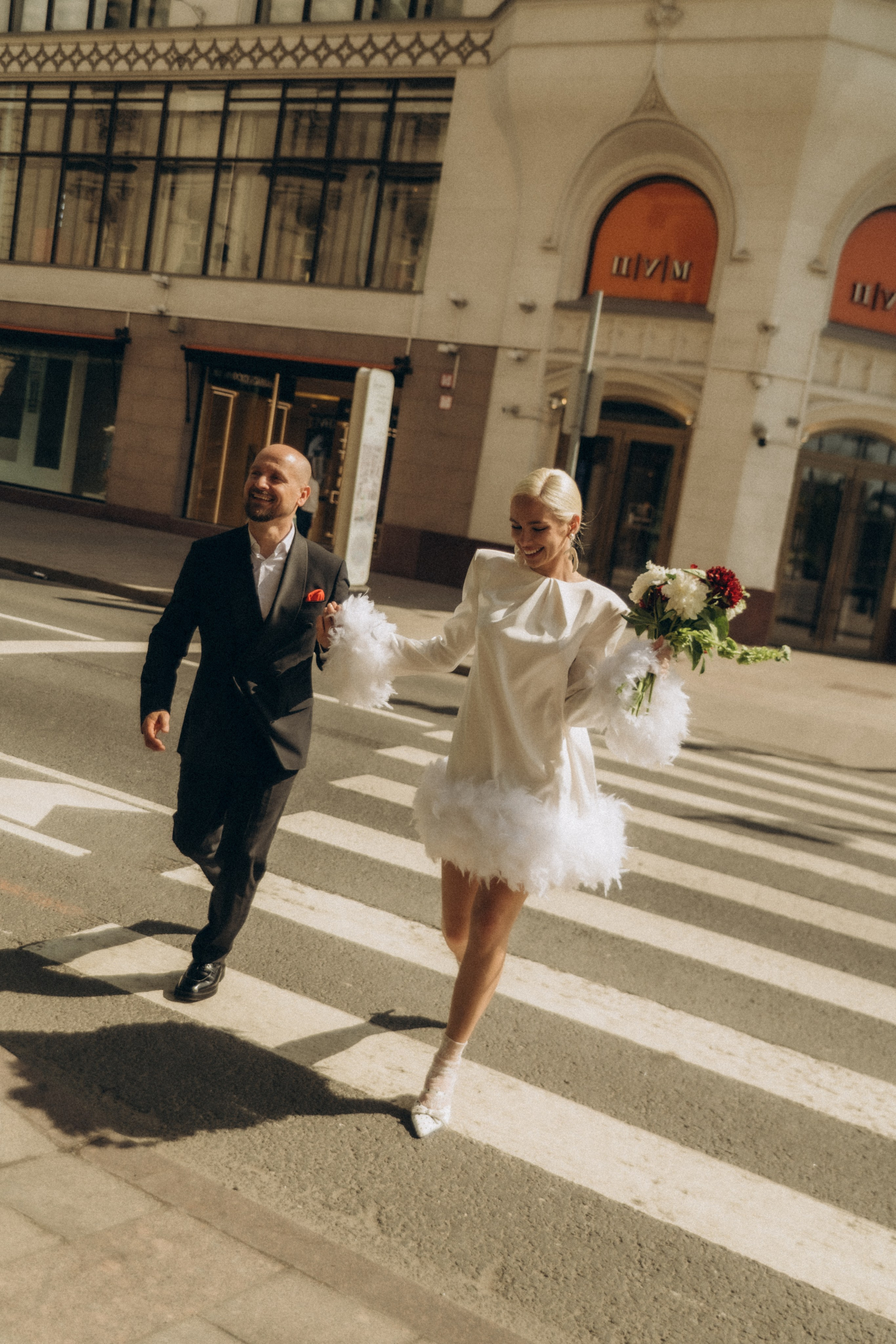 Прогулка у Большого театра. Гаврилова Настя семейный фотограф lifestyle в Москве