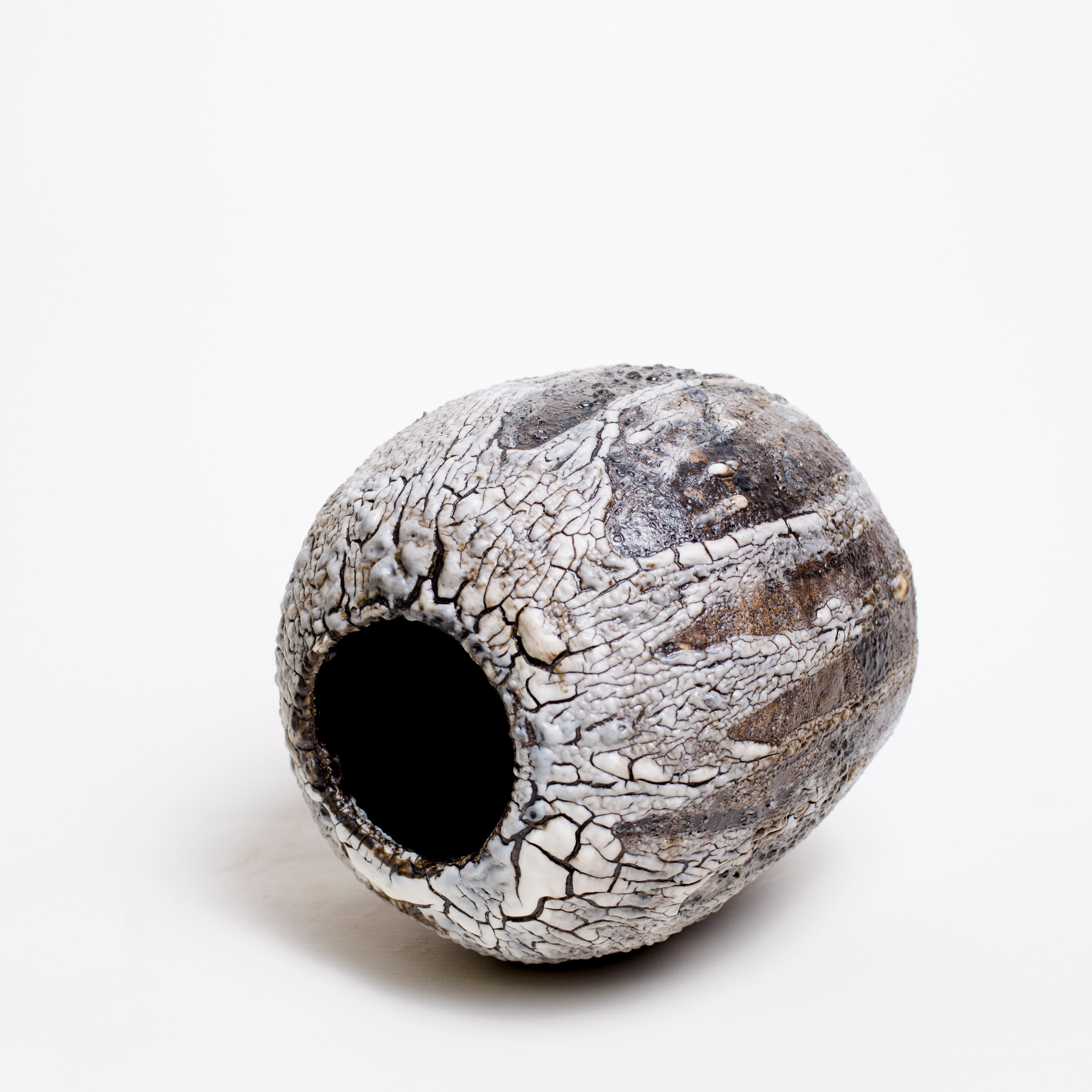 Snow. Художник керамист Вика Уйстрайх