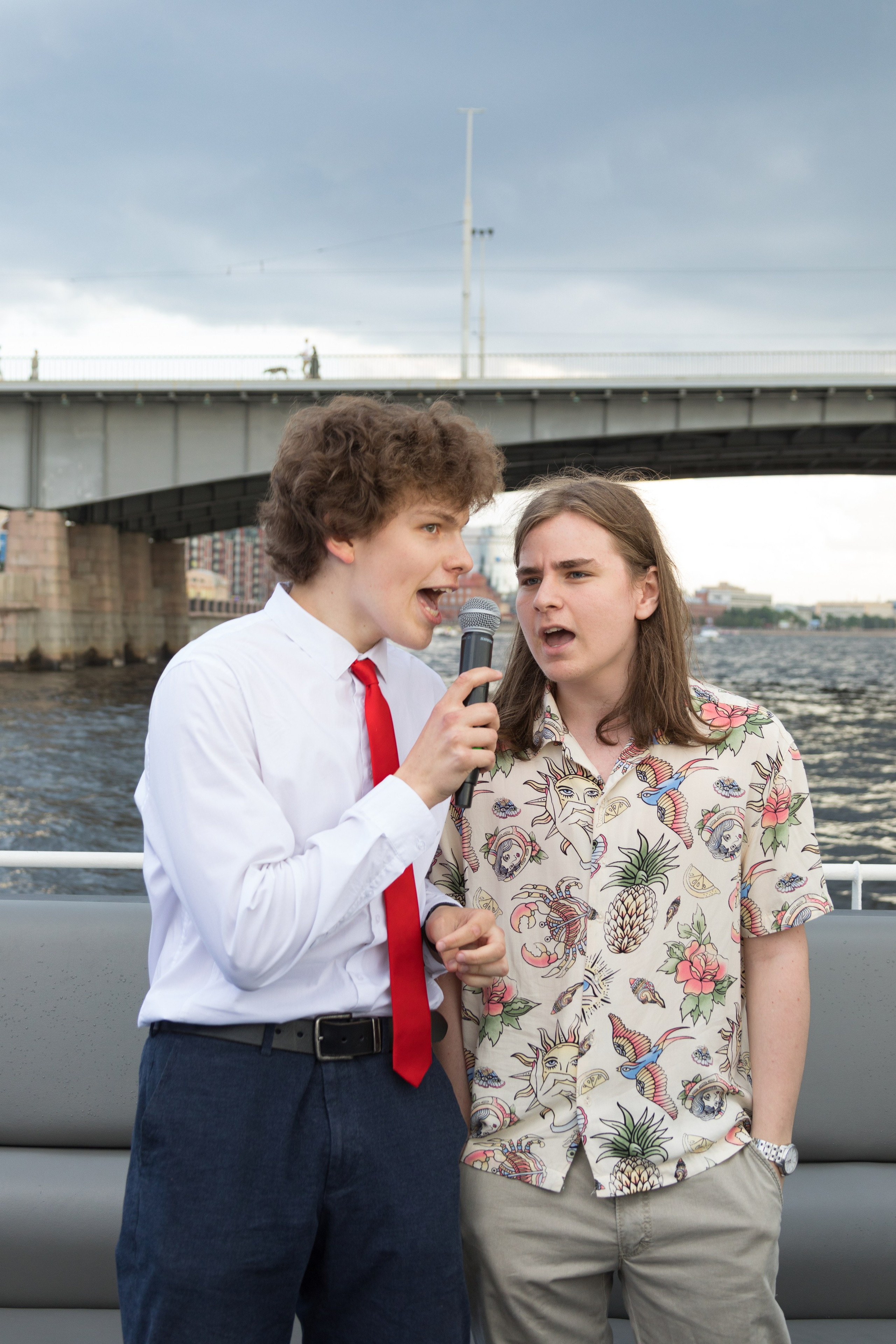 Репортажная съемка выпускного 9 класса на теплоходе. Детский и контент фотограф Надя Волкова Санкт-Петербург