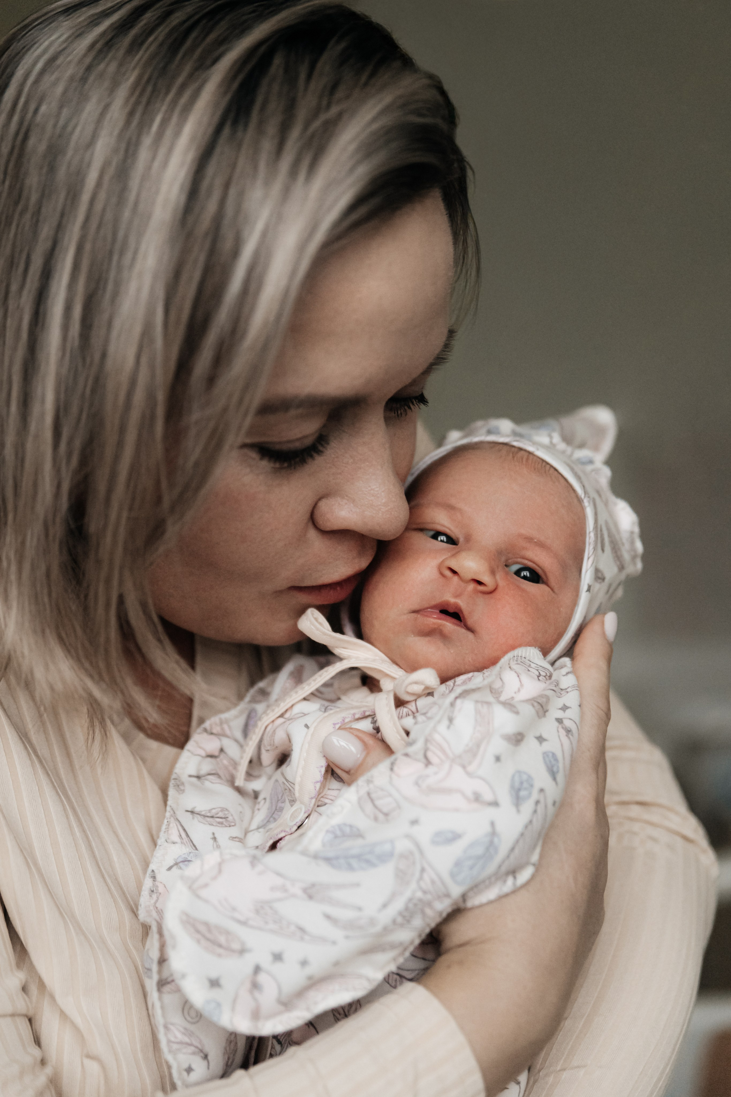 Олеся. Фотосъёмки в роддоме. Семейный фотограф в Калуге Ирина Ушакова. Фотограф на роды