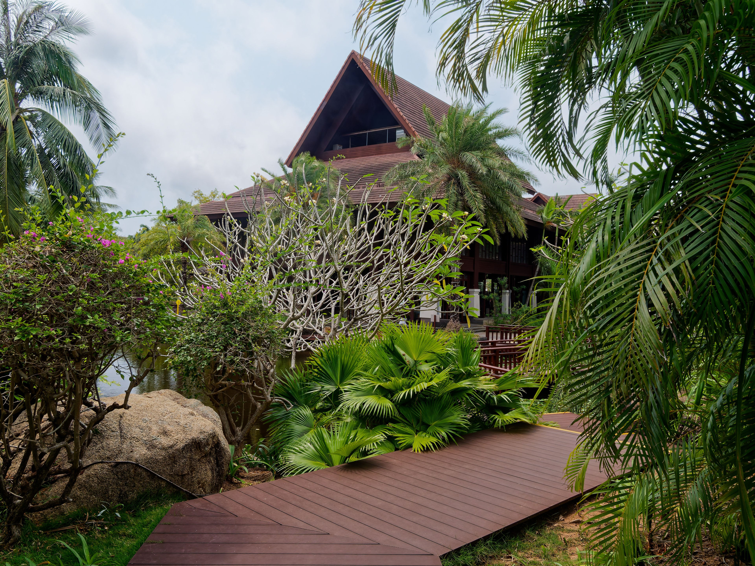 Хайнань 2026, отель «Stony Brook Villa Jianguo Resort Sanya 4*». Фотопрогулки по Миру