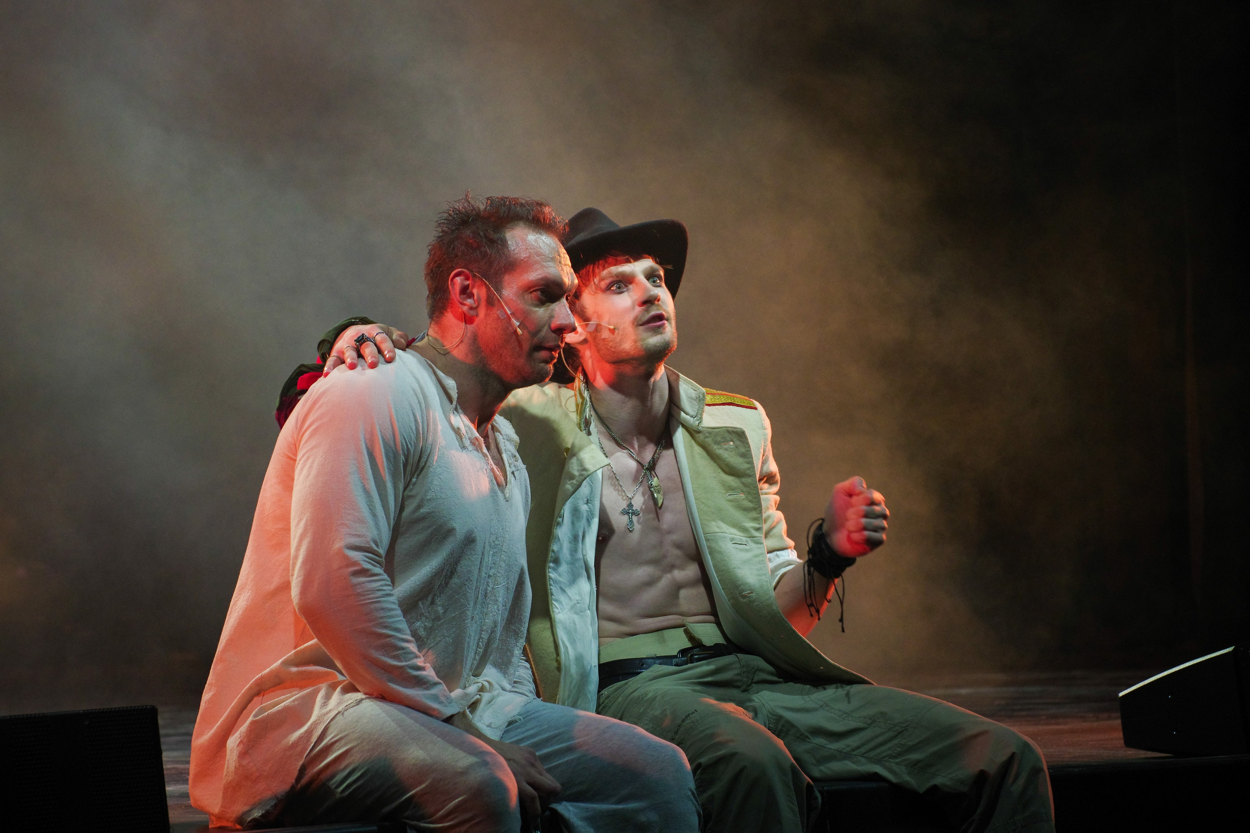 Театр И-Он, Люди и мыши. Семейный и детский фотограф Антон Зорин