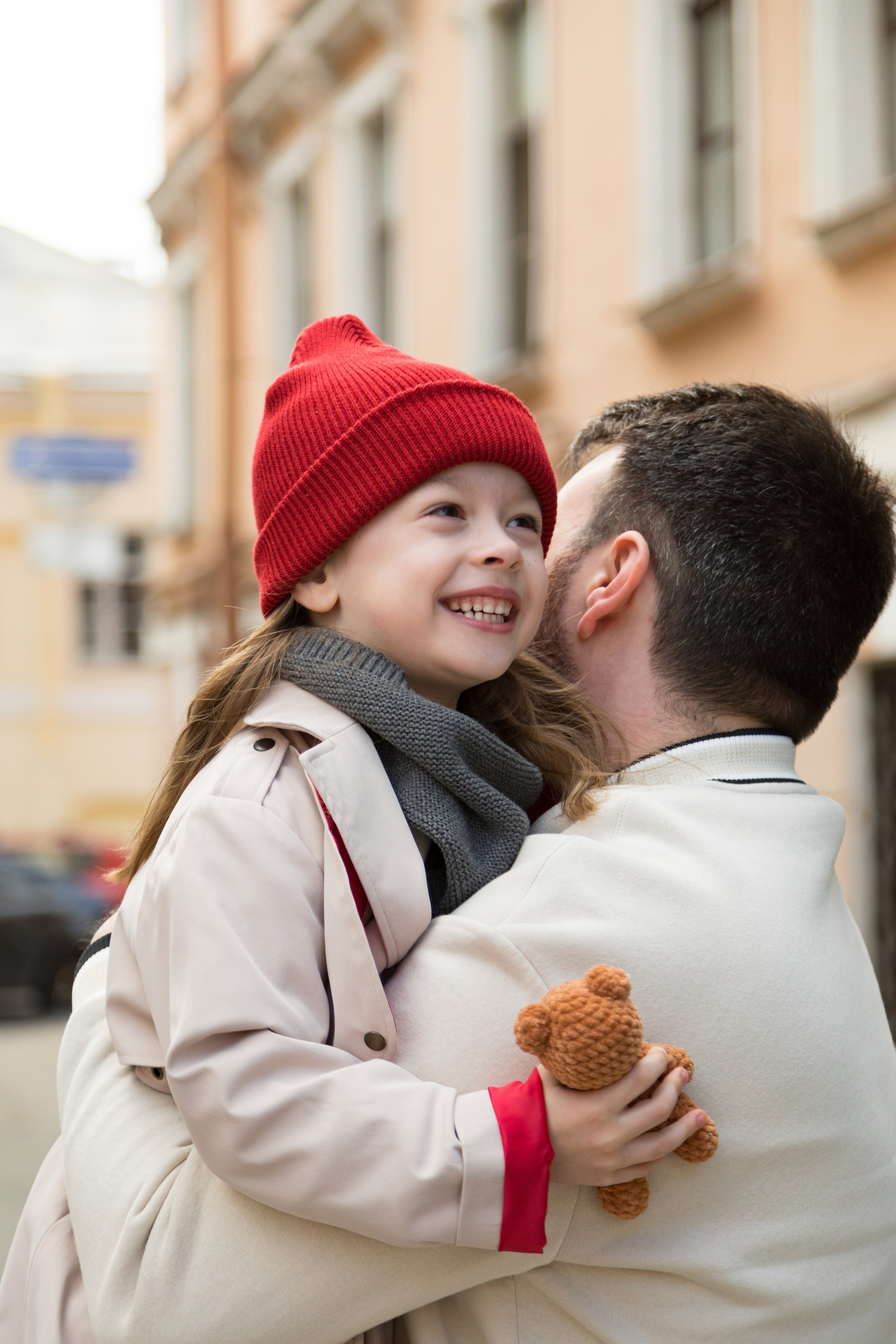 Весенняя фотопрогулка папы и дочки на Васильевском острове. Детский и контент фотограф Надя Волкова Санкт-Петербург