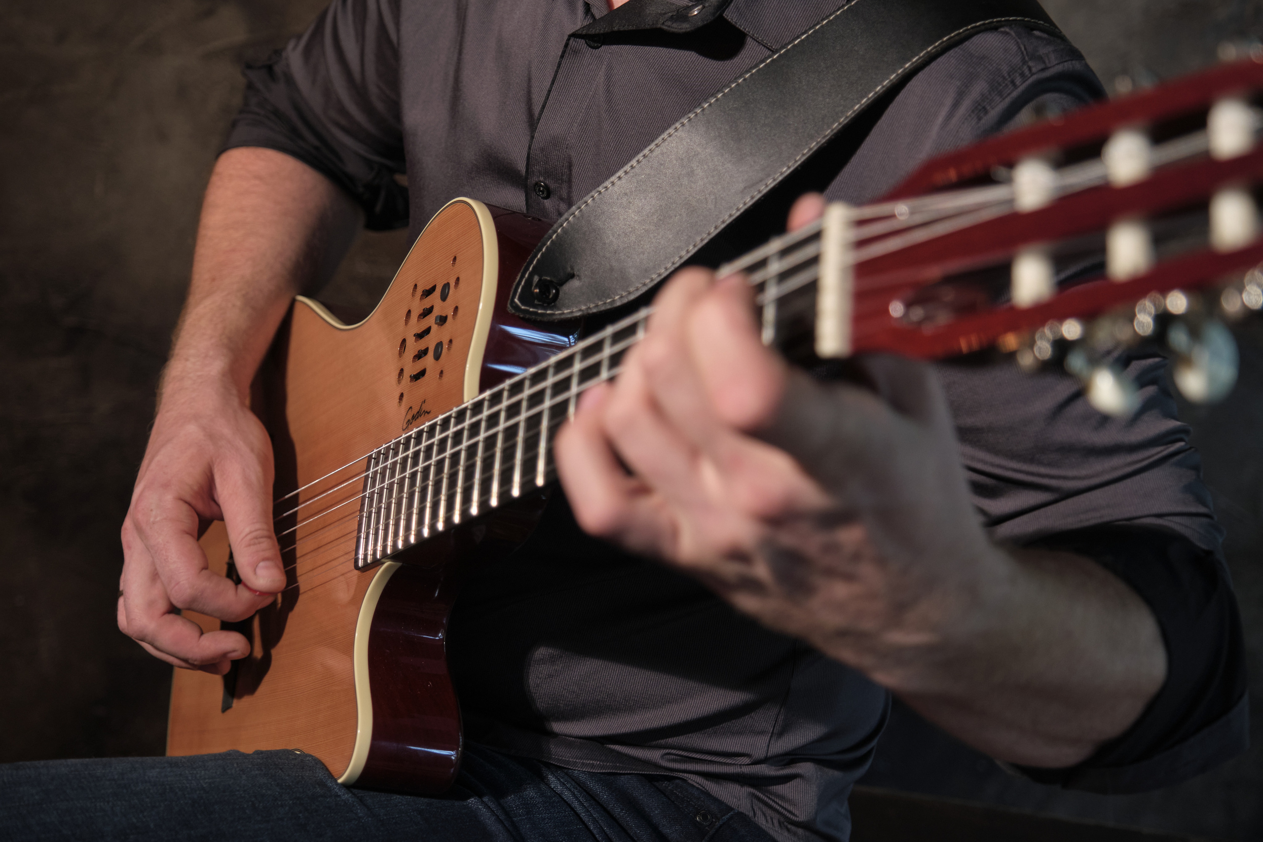 Фотосессия с гитарой в студии