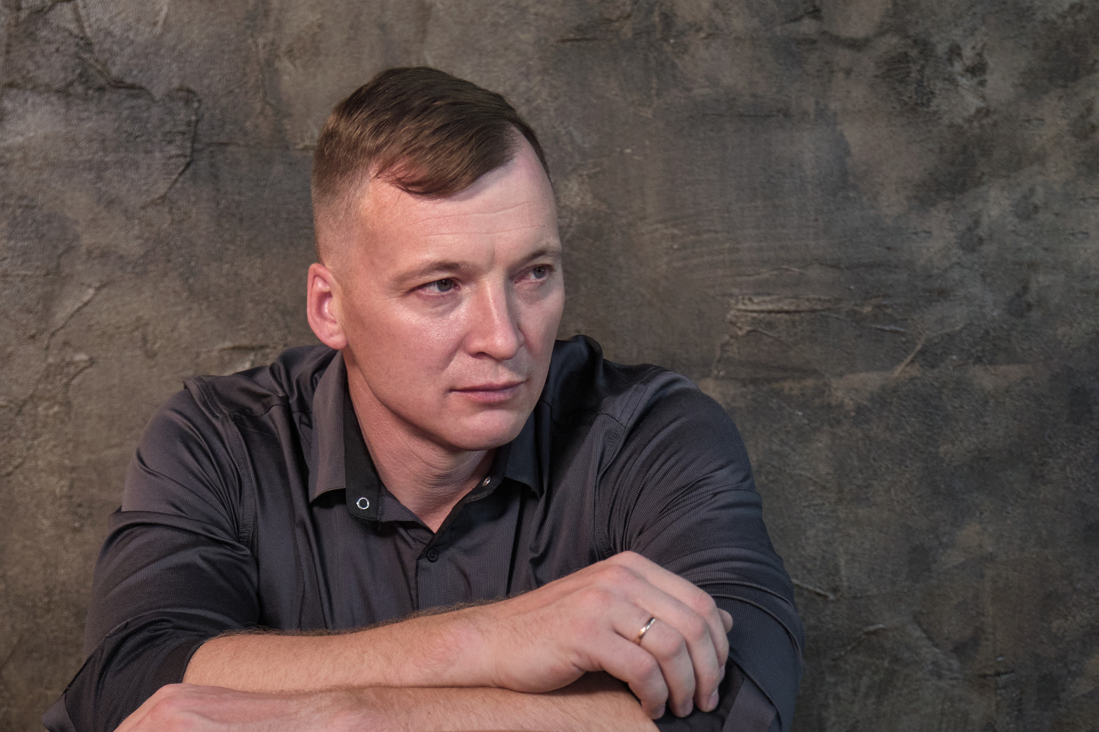 Фотосессия с гитарой в студии