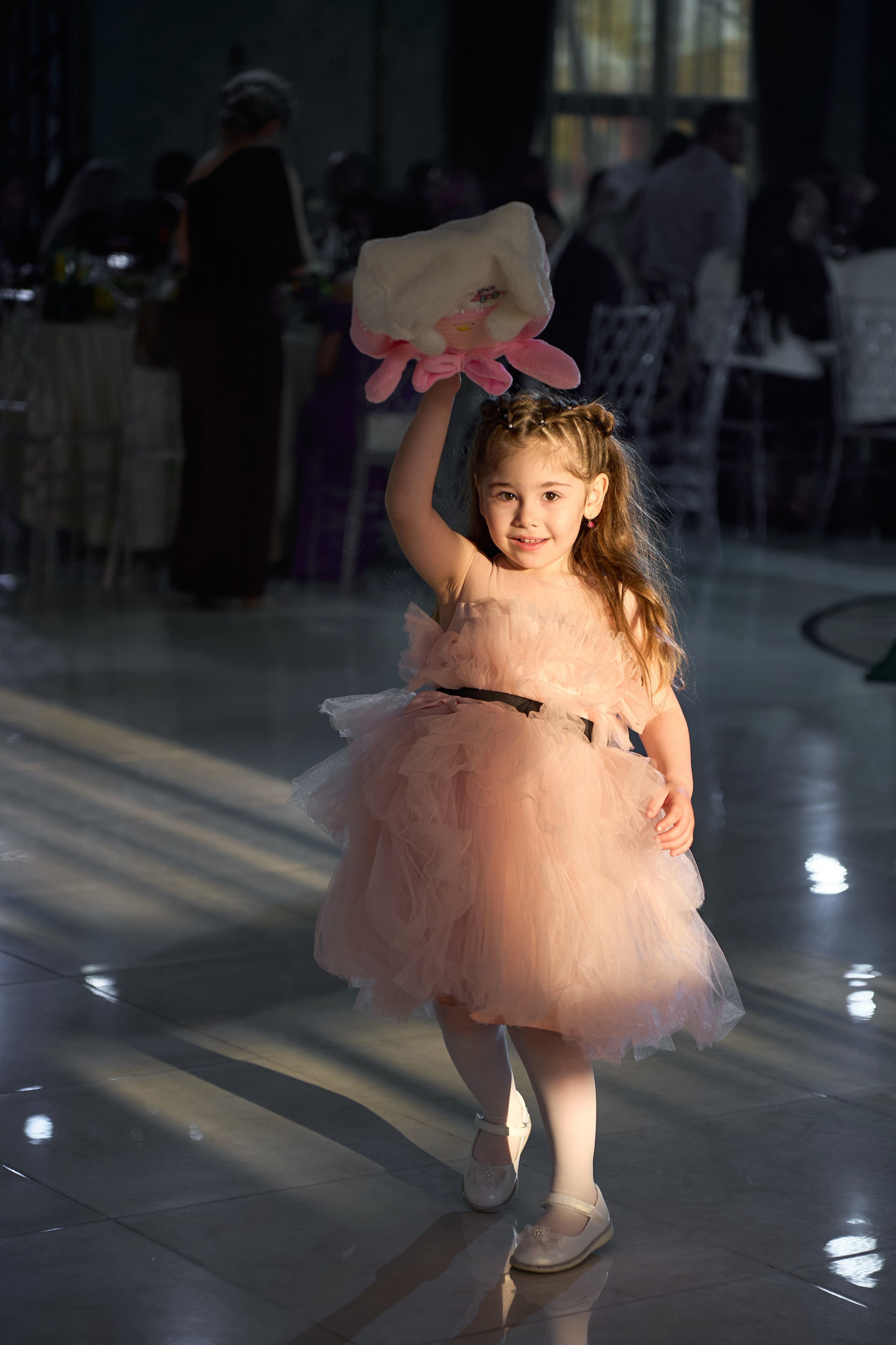 Красивое и чувственное сватовство Рафаэля & Алины в GOLDEN PALACE от ТВИНС СТУДИО. ТВИНС СТУДИО — лучшие свадебные фотографы и видеографы в Краснодаре