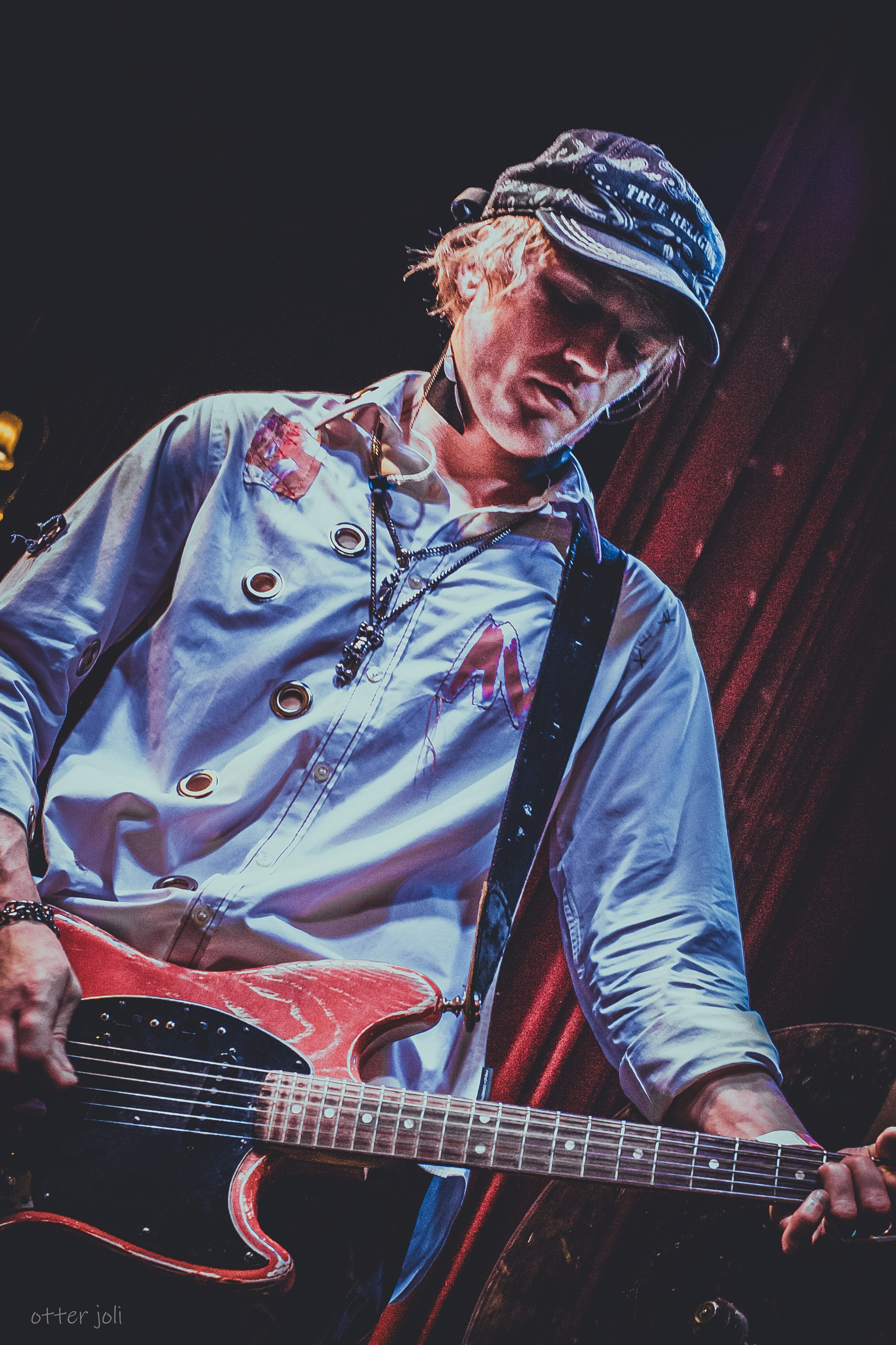 Anzhela Vopit | 16 Тонн Арбат. Концертный репортёр Валерия Сафина