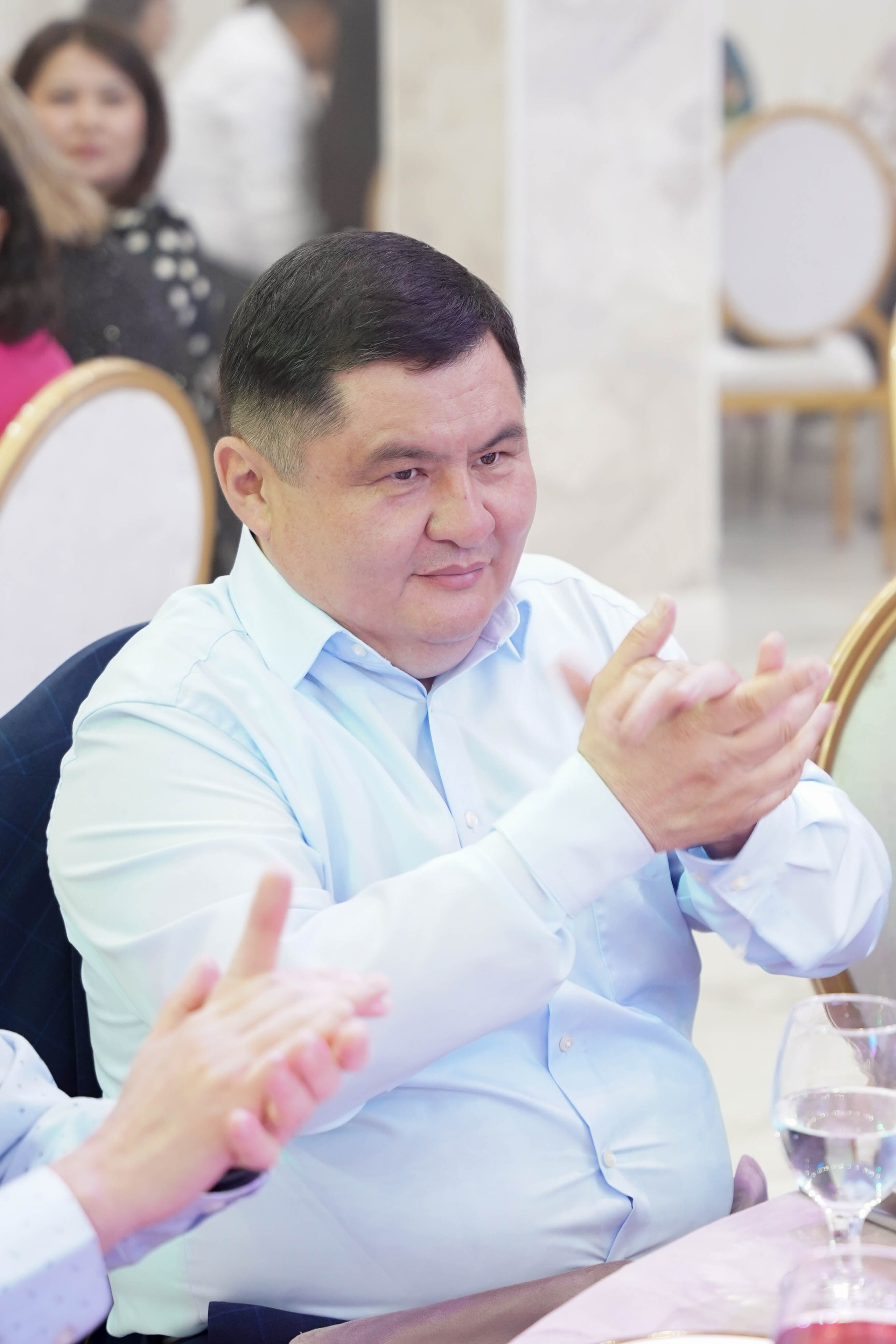 Dana uzatu. Фотограф Ернар Ержанов