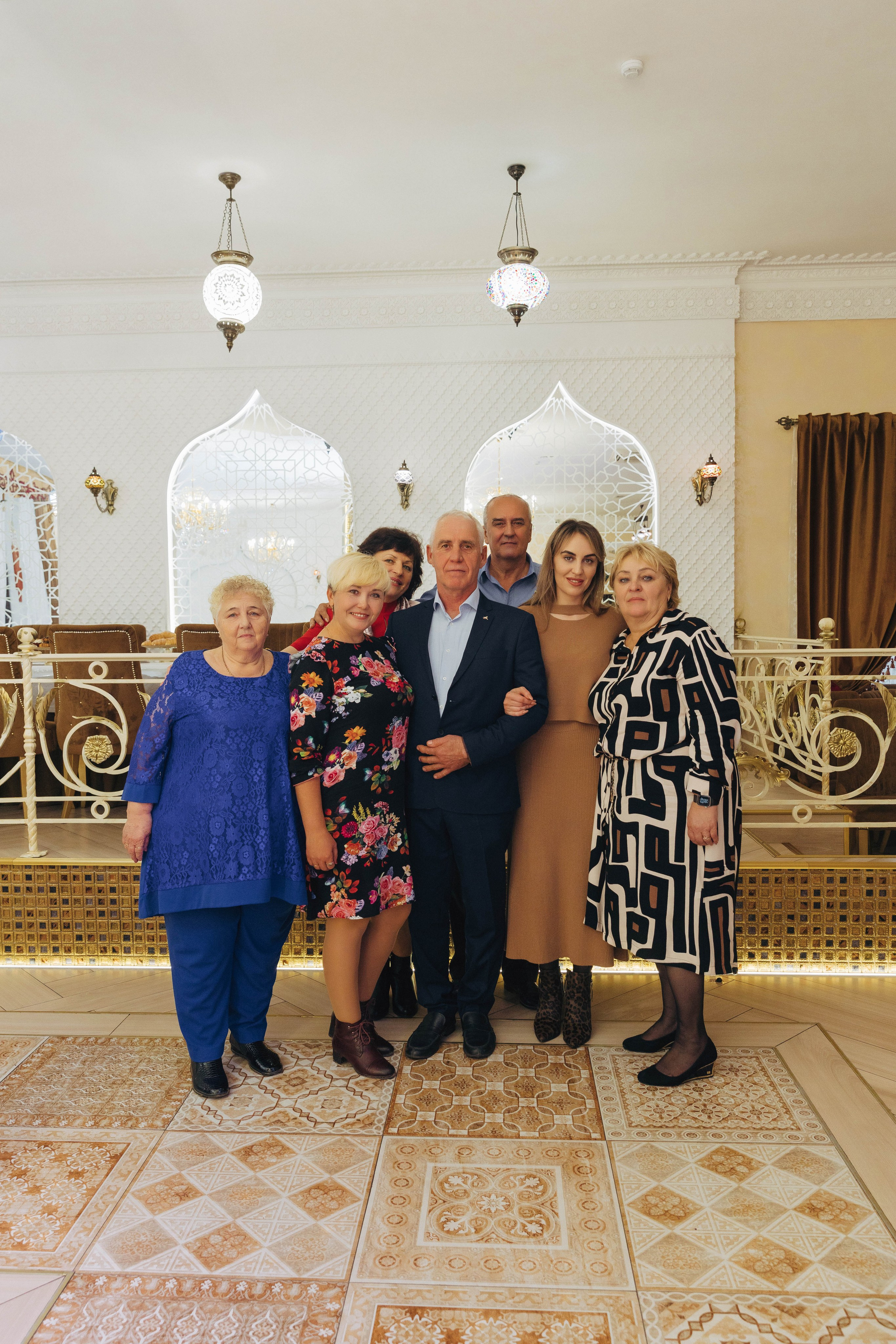 60 лет. Я Аракчеева Менслу — семейный и свадебный фотограф в Астрахани