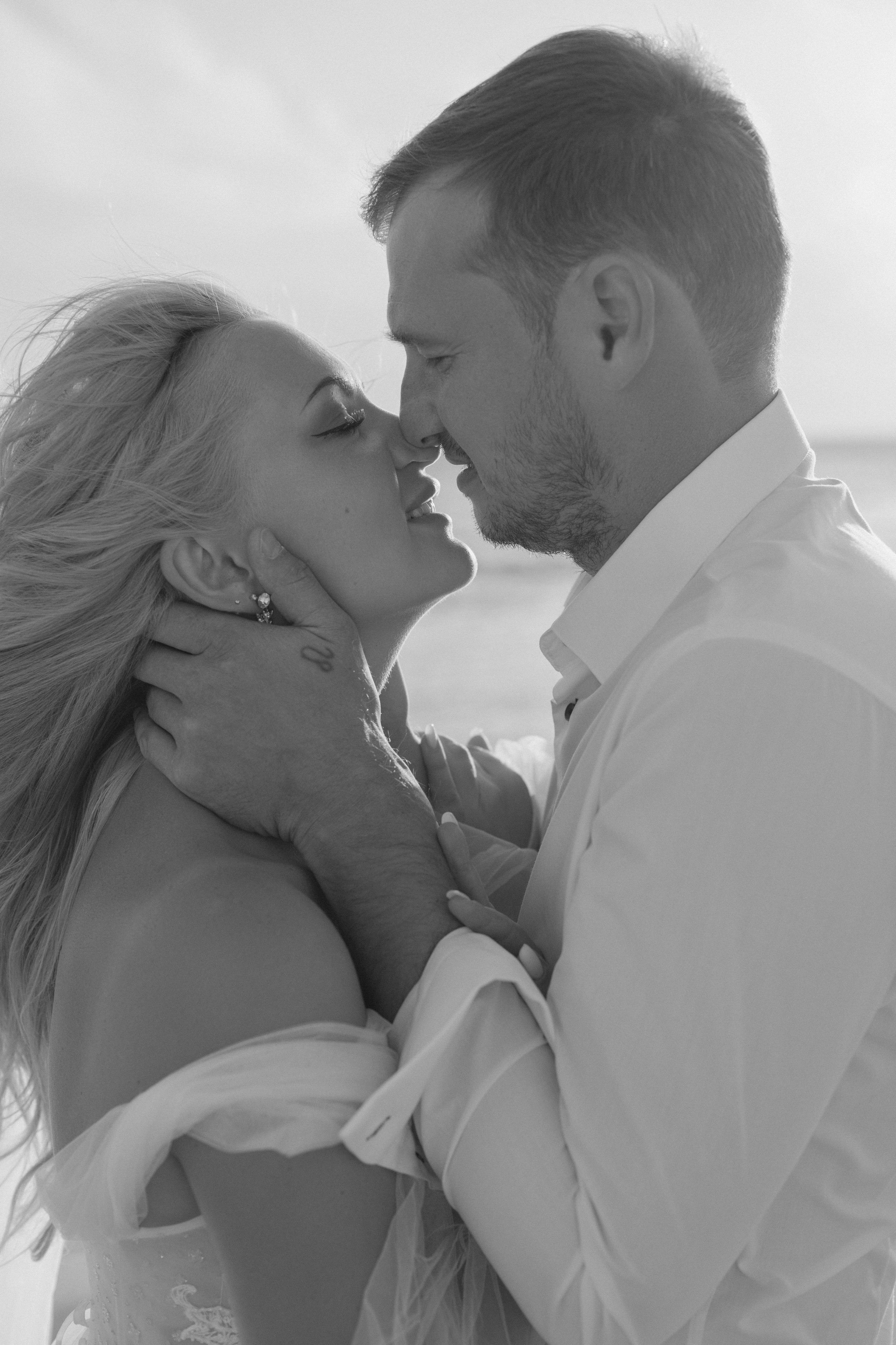 «Начало любви на побережье Поповки: история свадьбы, застывшая в кадре». Свадебный фотограф Мироманов Николай в Крыму