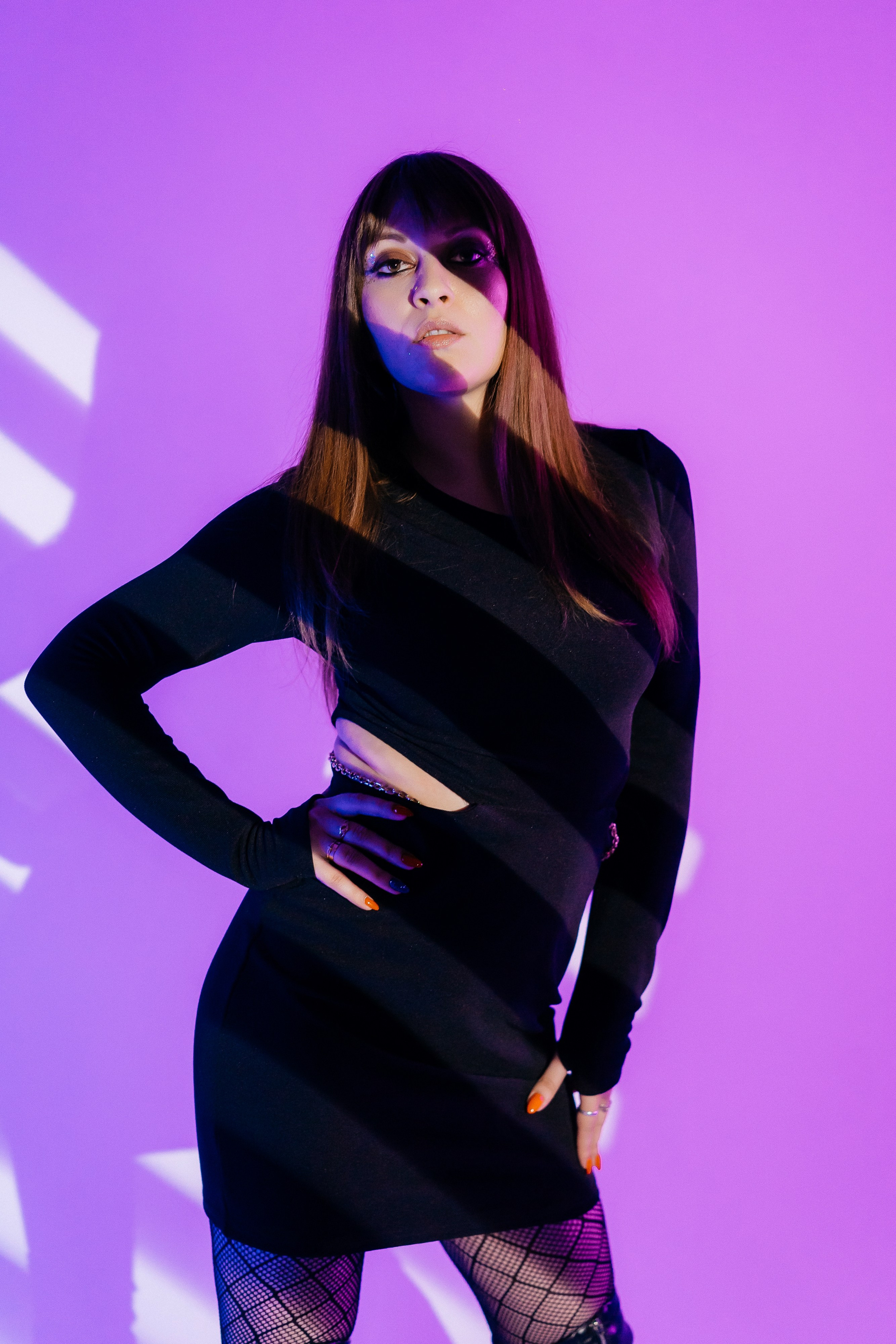 Фотосессия в неоновом свете в фотостудии. Фотограф и видеограф Смоленск | Студия Цезарь