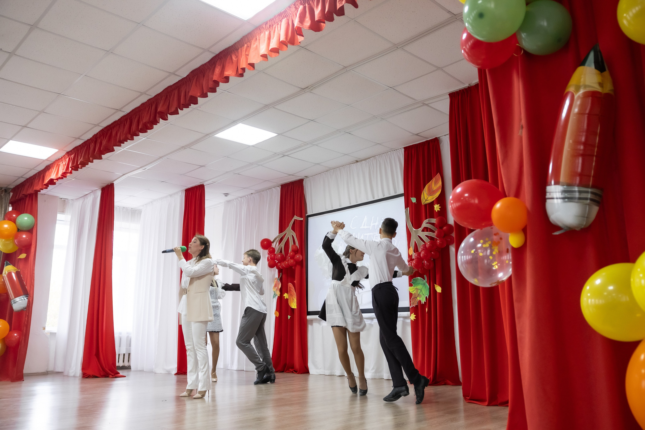 День учителя. Школа 31. Октябрь 2024. Свадебный и Семейный фотограф г. Ижевск Гульназ Солдатова. Гульназ фото