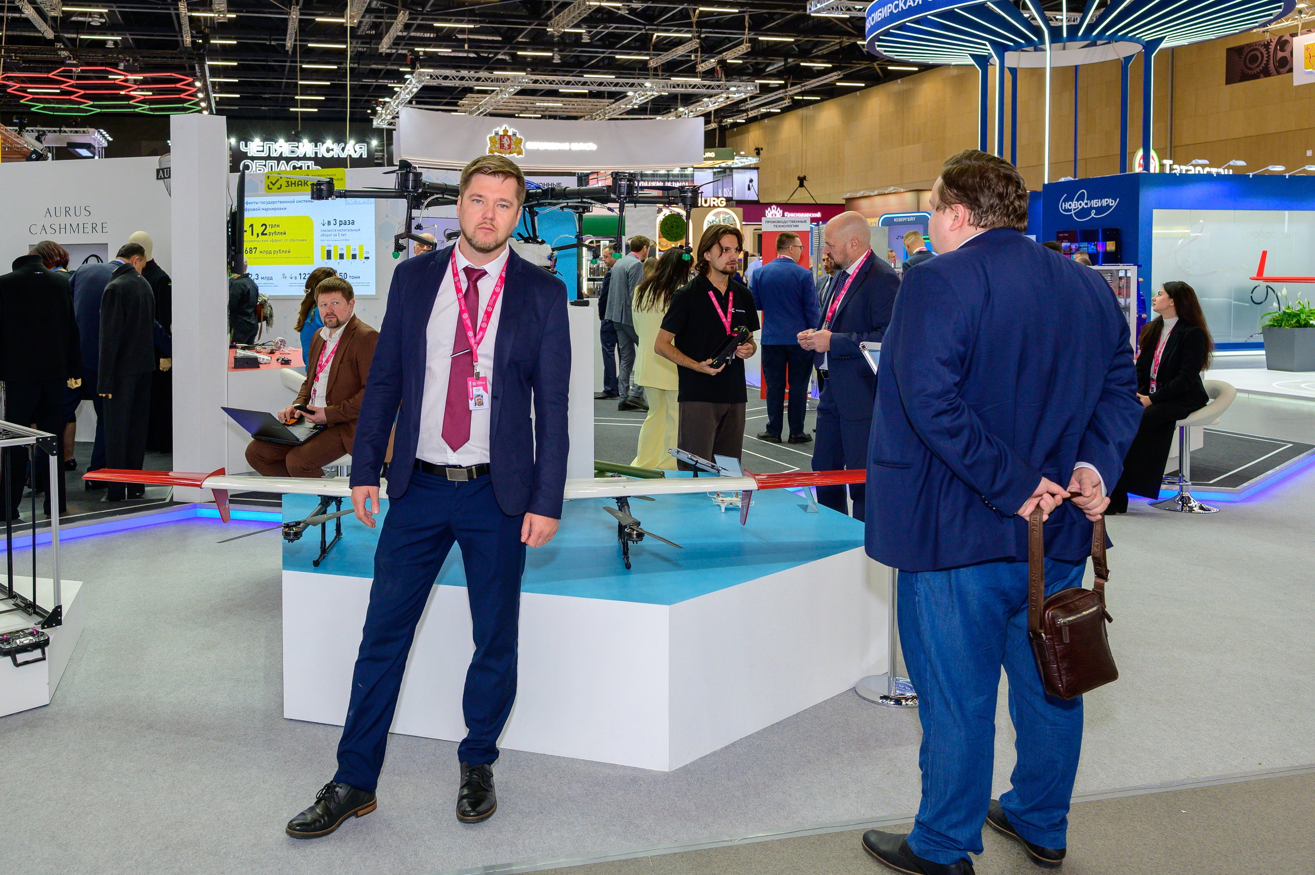 «ИННОПРОМ. Беларусь» — это международная промышленная выставка, объединяющая представителей различных отраслей промышленности, инновационных компаний, инвесторов и государственных структур. Это уникальная платформа для обмена опытом, внедрения новых идей и технологий, что способствует повышению актуальности отрасли и развитию сотрудничества между странами.#БольшаяпромышленнаянеделявМинске @belexpo_by@ph.andrey_puhach #bigindustrialweek #bigindustrialwee