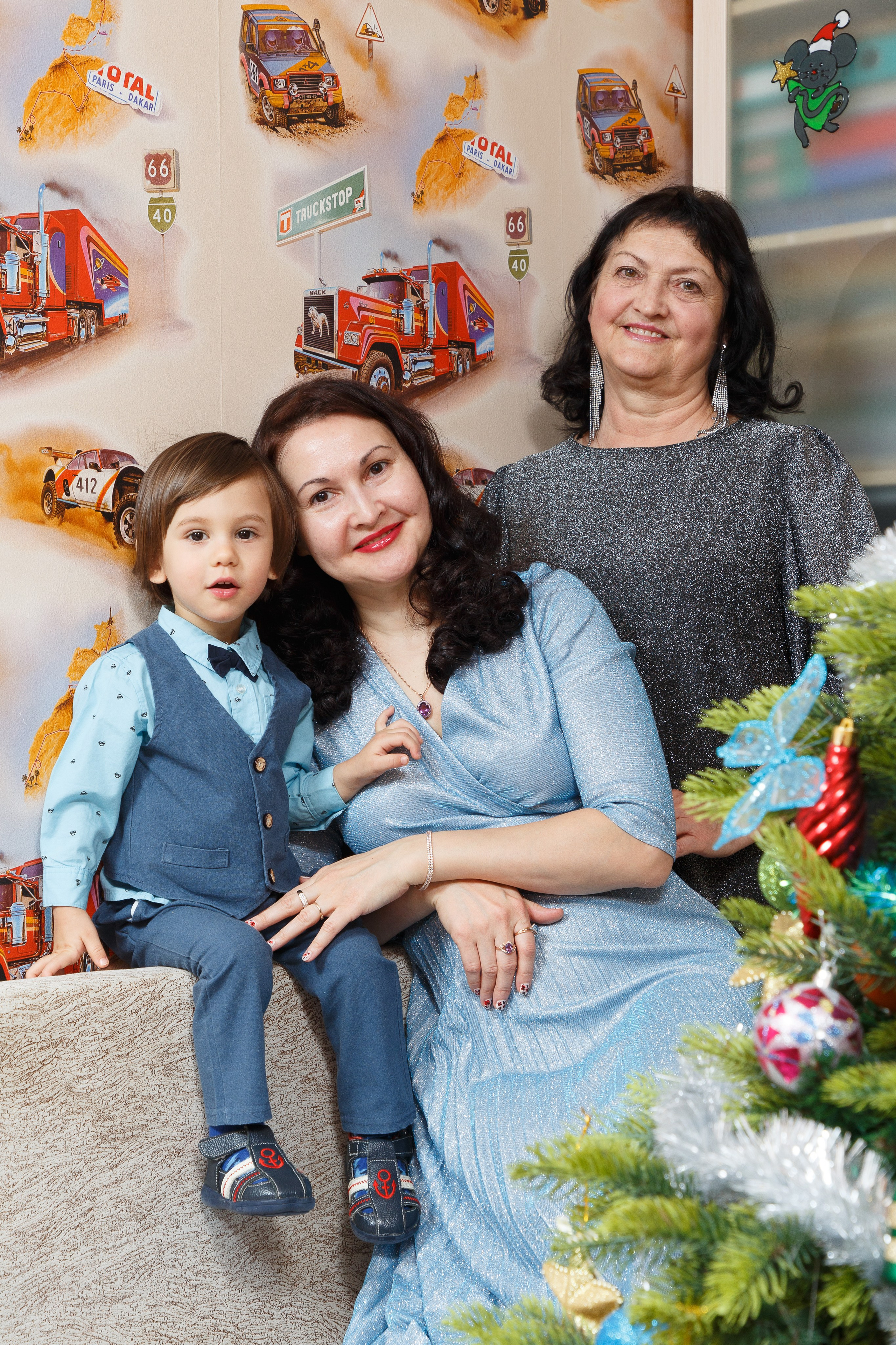 Юля Сергей Настя Олег и Серёжка ч.2. Школьные выпускные альбомы в Москве Марина Николаева