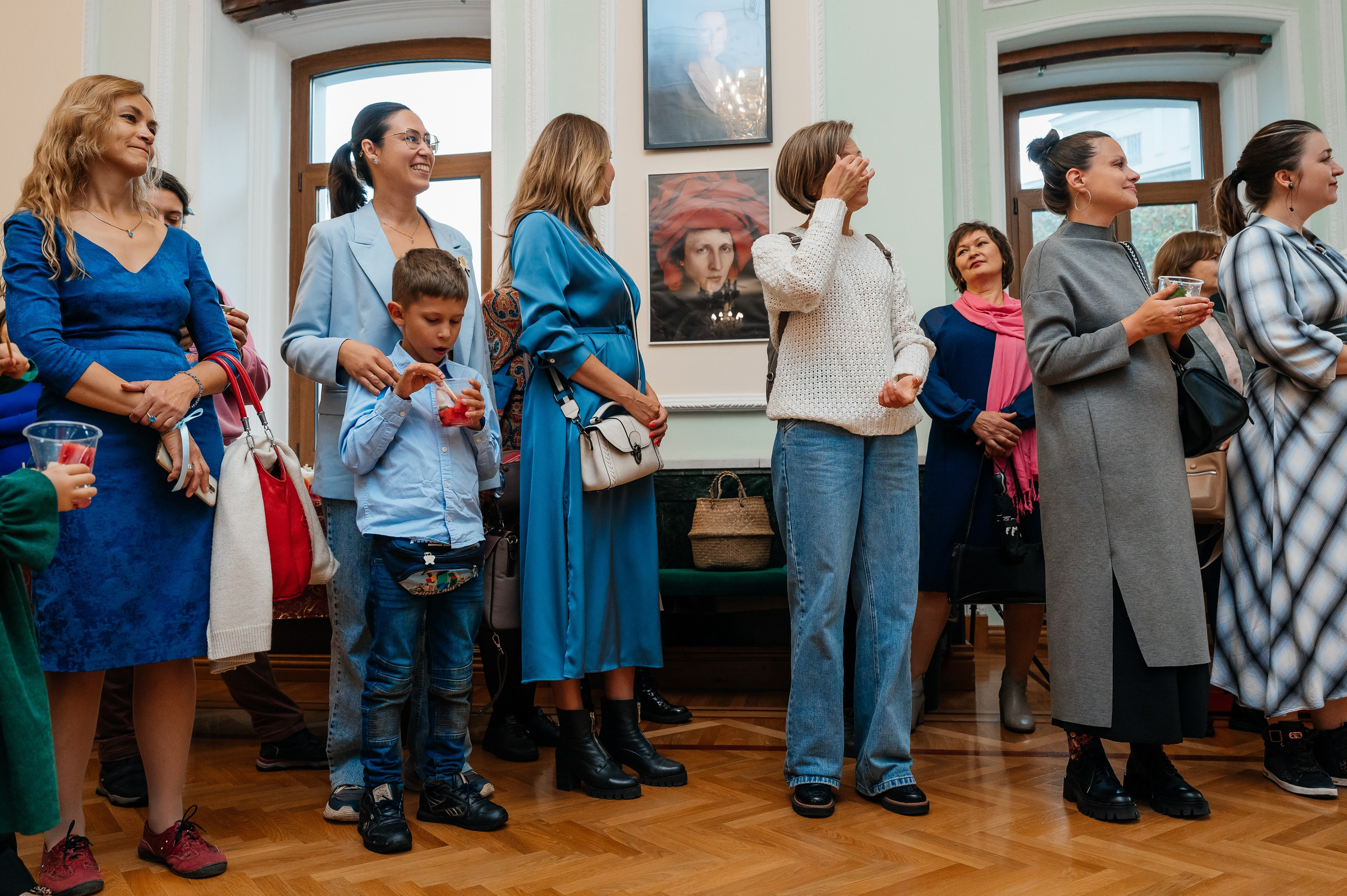 Открытие выставки Кати Васильевой в Молодежном театре. Wedding and family photographer USA