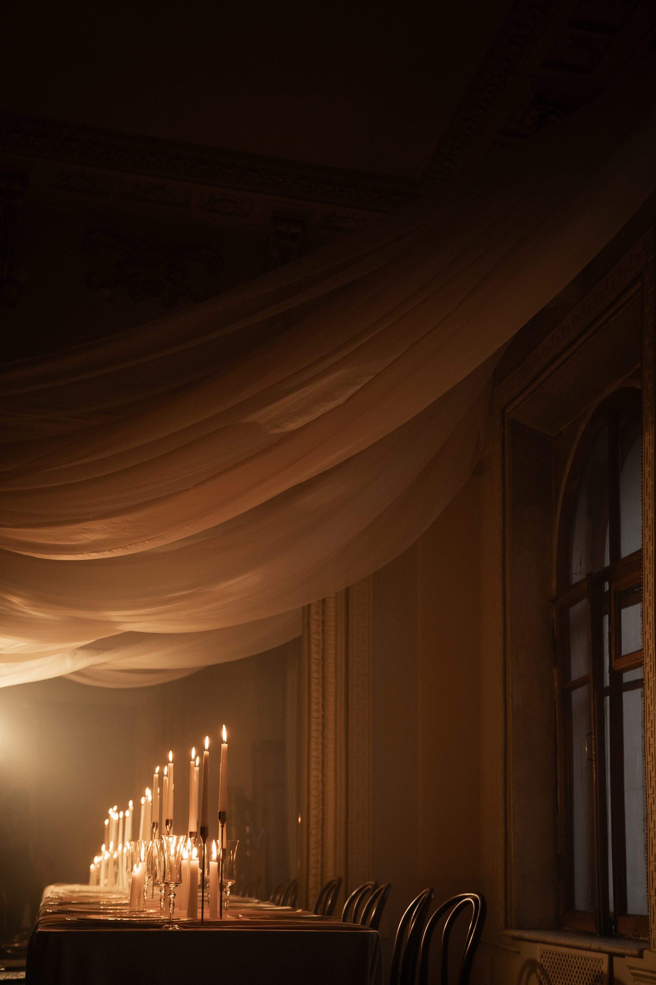 Камерный свадебный ужин при свечах в старинном особняке в фотостудии 21. Kult. Ярослава Ерина — свадебный фотограф в Москве