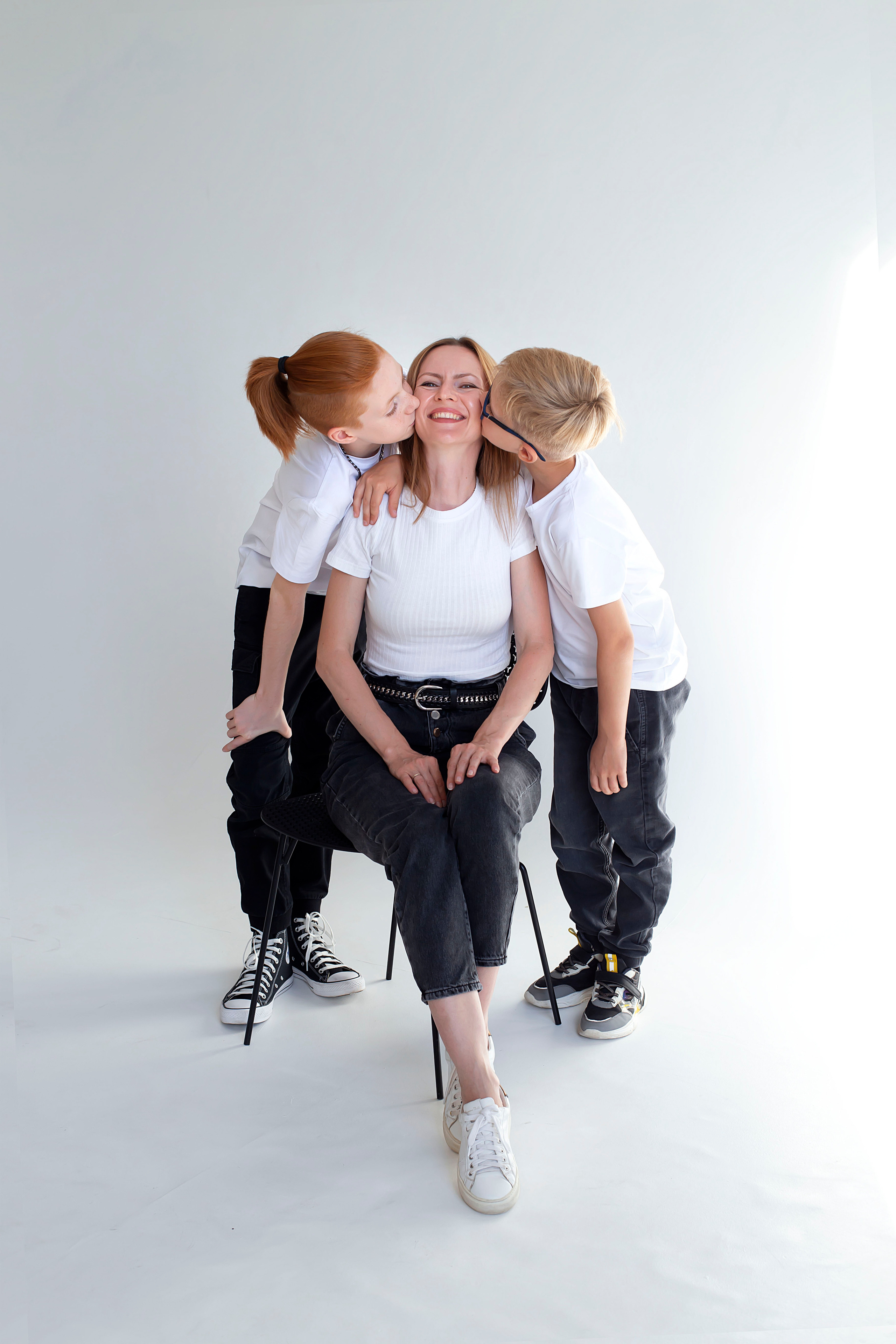 Семейная фотосессия в студии. Семейный и детский фотограф в Волгограде Серкибаева Ирина