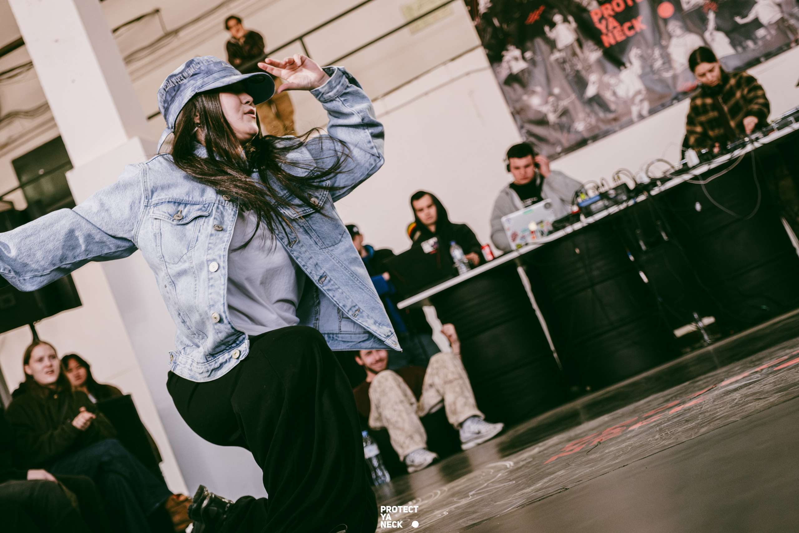 PROTECT YA NECK 22/03 (@youlovebu). Соня бу тебя сфоткала