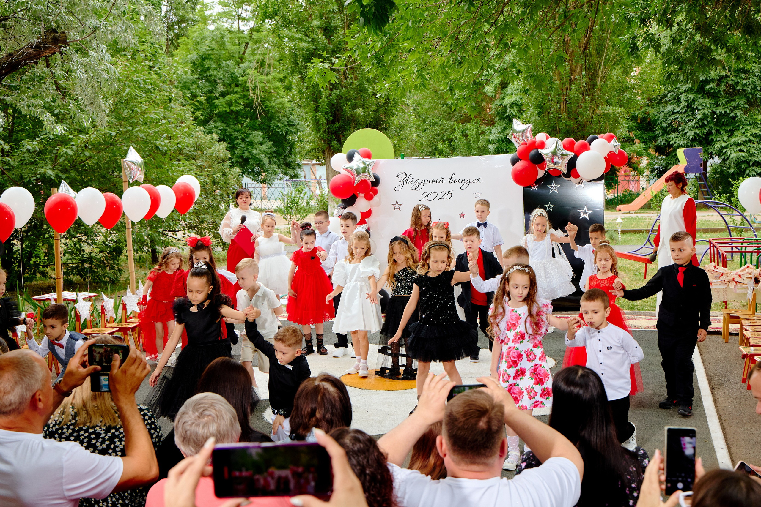 Выпускной 45 сад. Фотограф Выпускные альбомы Таганрог Сергей Коробченко