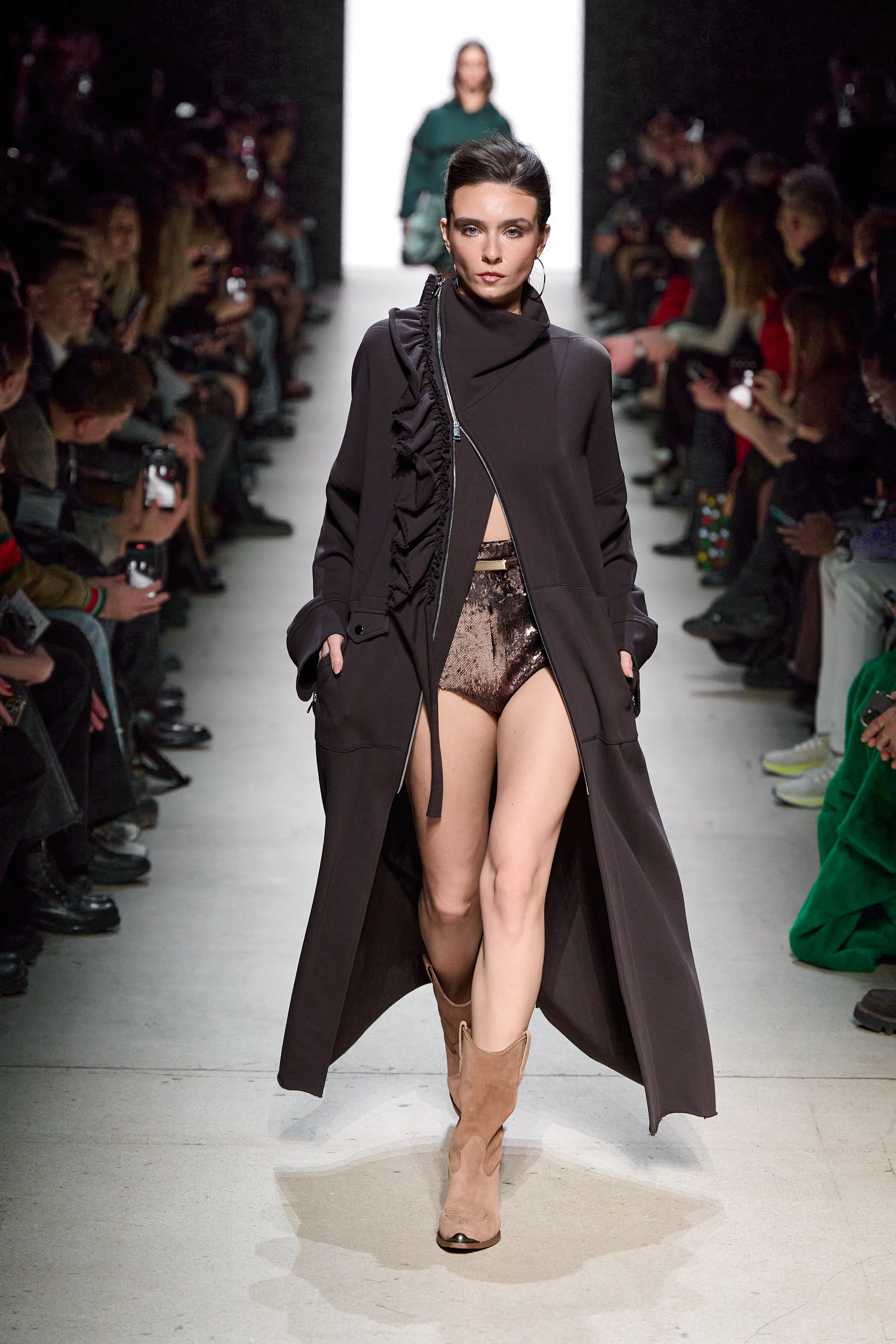 Efremov. Московская неделя моды. 2025. Дима Бабушкин. Фотограф. Подиум. Репортаж. Творчество. Дорого