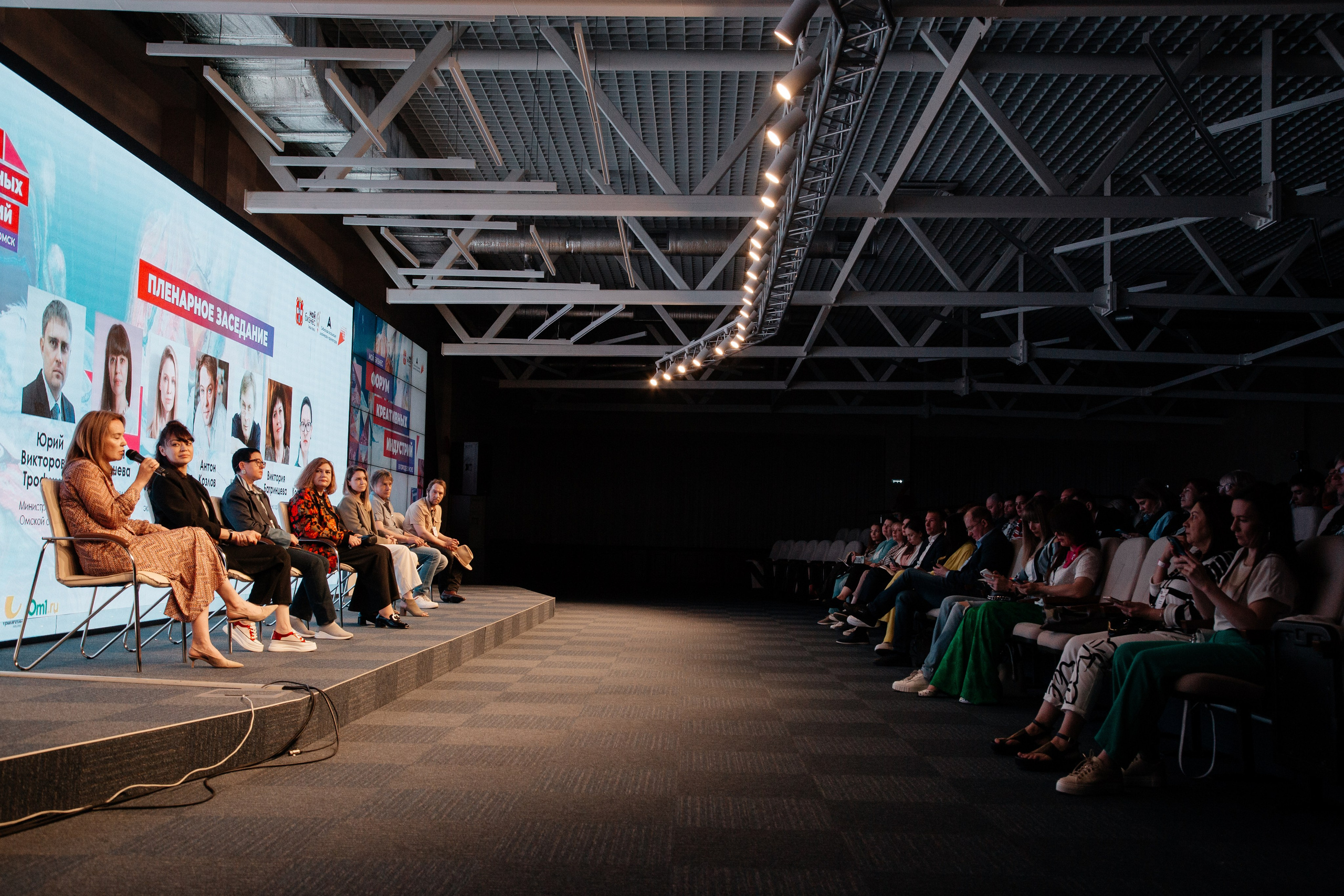 Форум Креативных Индустрий. Фотограф Семён Гнеушев