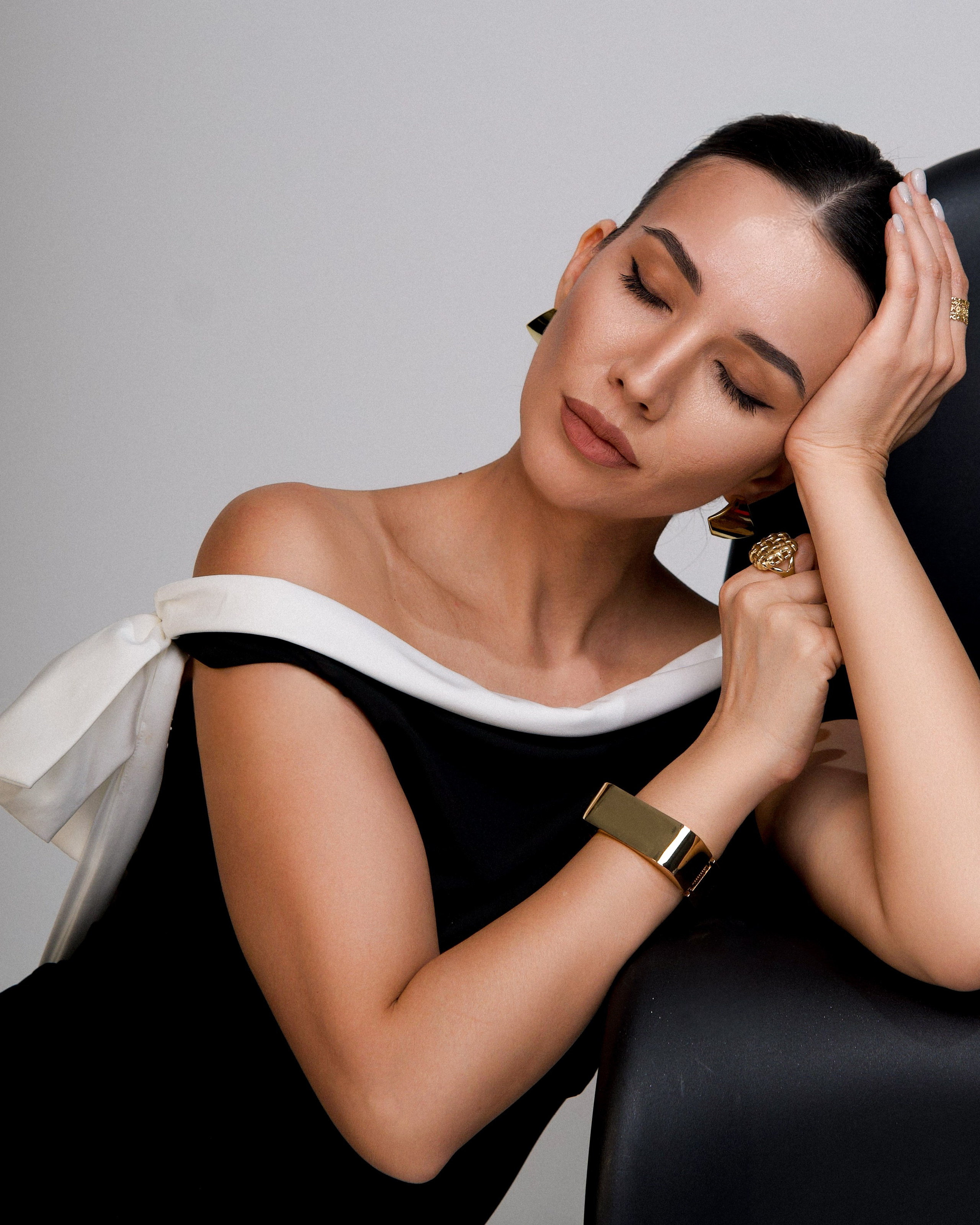 Студийная фотосессия Вилены в Симферополе. Бизнес-портрет в Крыму — Алие Кадырова | Фото для личного бренда