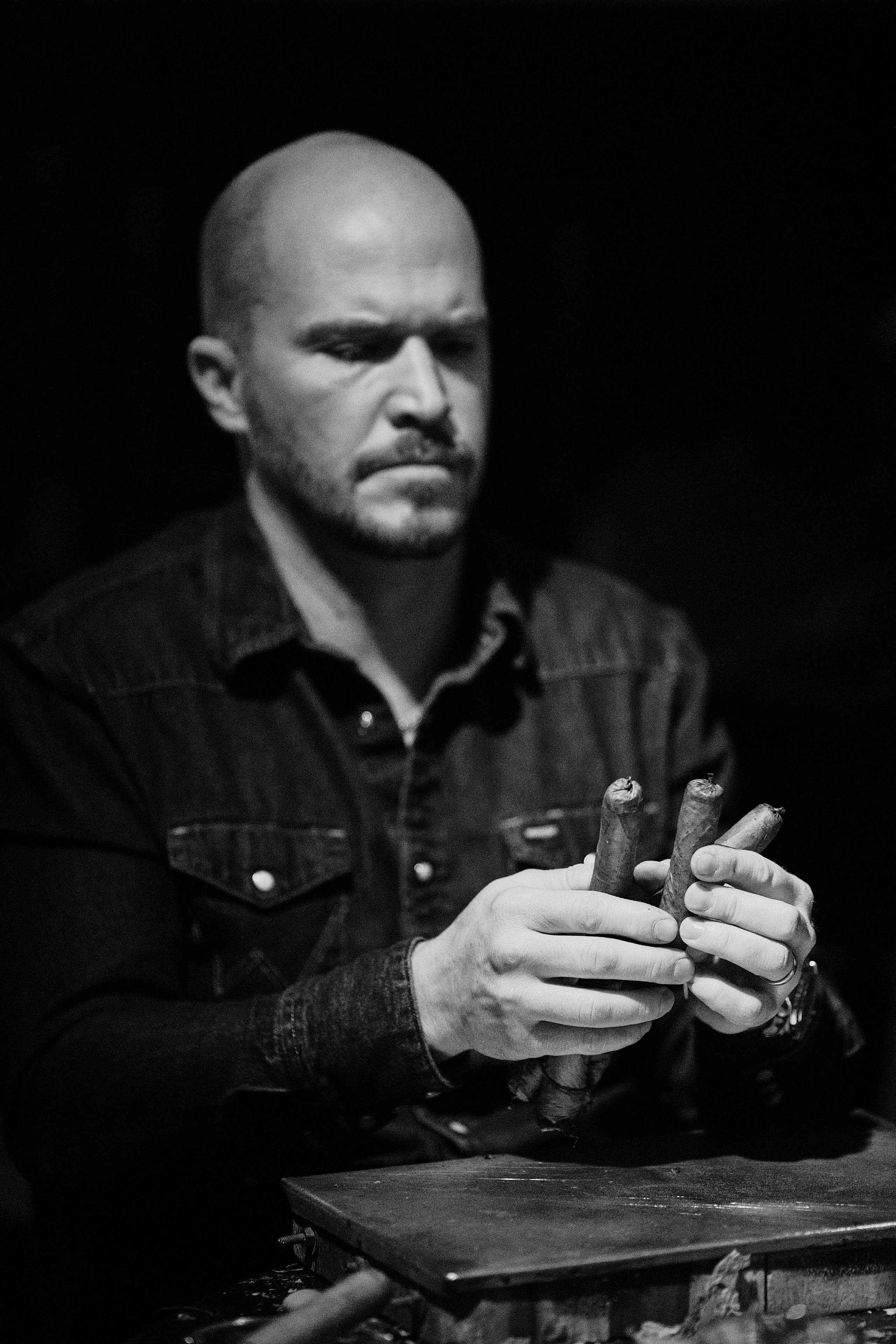 Сигарный клуб на Якиманке. Репортажный фотограф в Москве Константин Дерягин