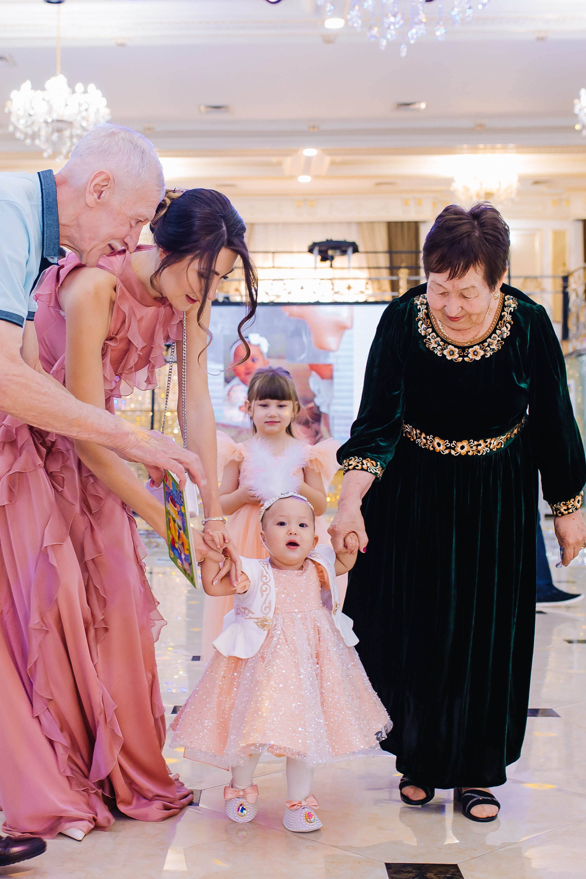 Репортаж. Свадебный и семейный фотограф в Алматы Laura Dosmann