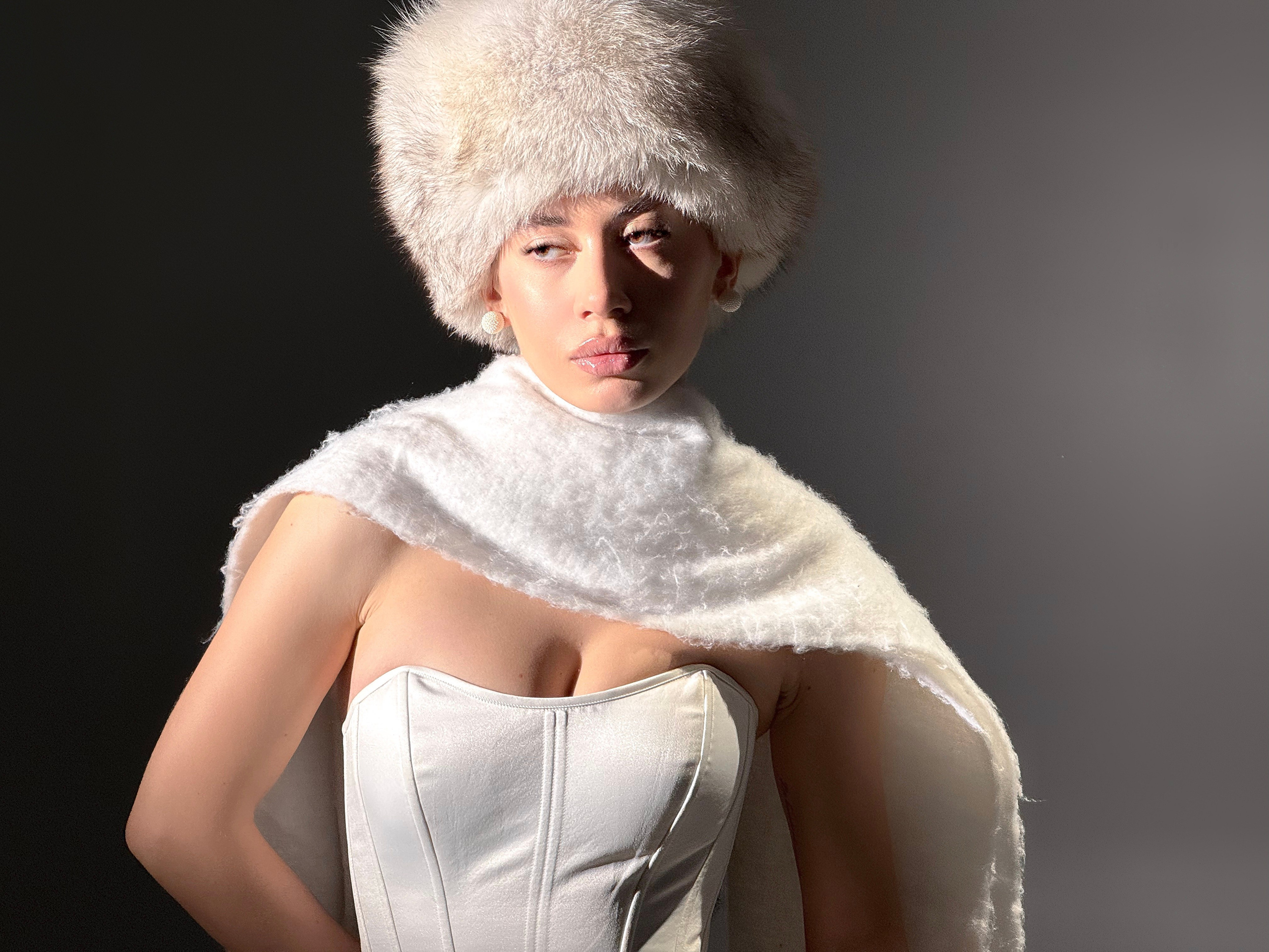 Съёмка в студии. Мобильный фотограф в Омске