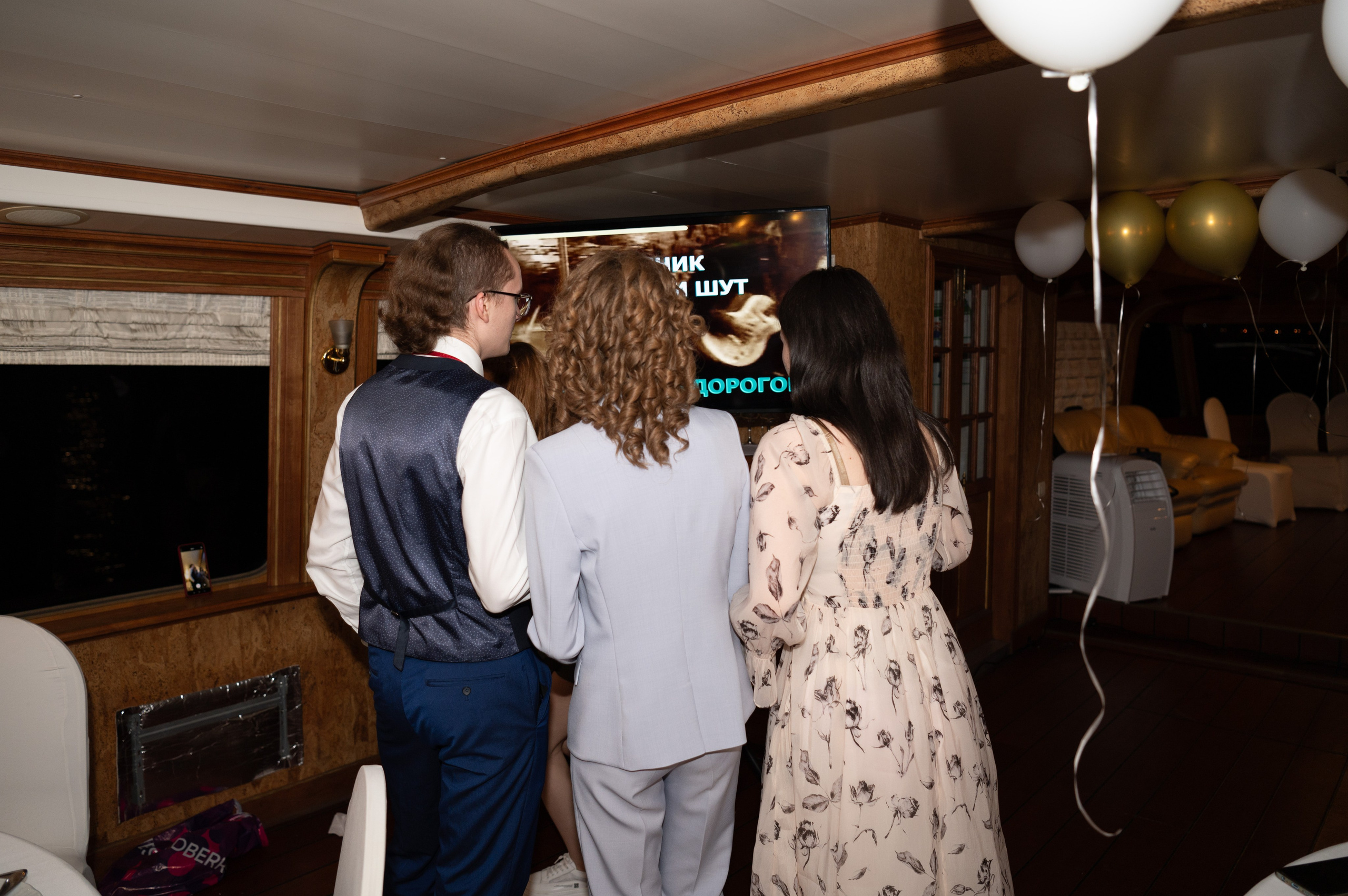 Выпускной вечер 11 класс на теплоходе. Детский и семейный фотограф г. Москва Оксана Катаджи