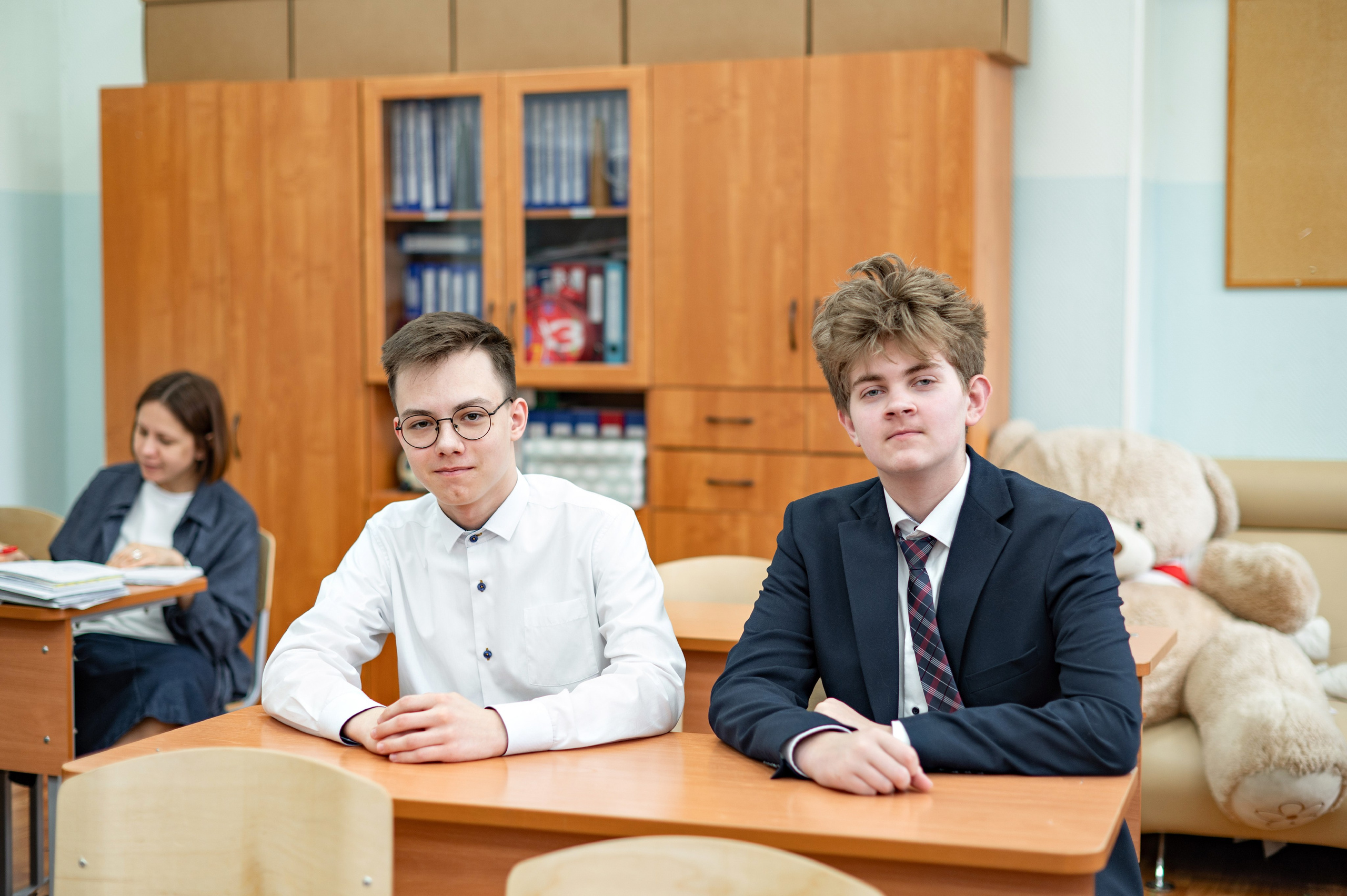 Фотосессия в классе и на территории школы. 9-М класс Школа 1568. Детский и семейный фотограф г. Москва Оксана Катаджи