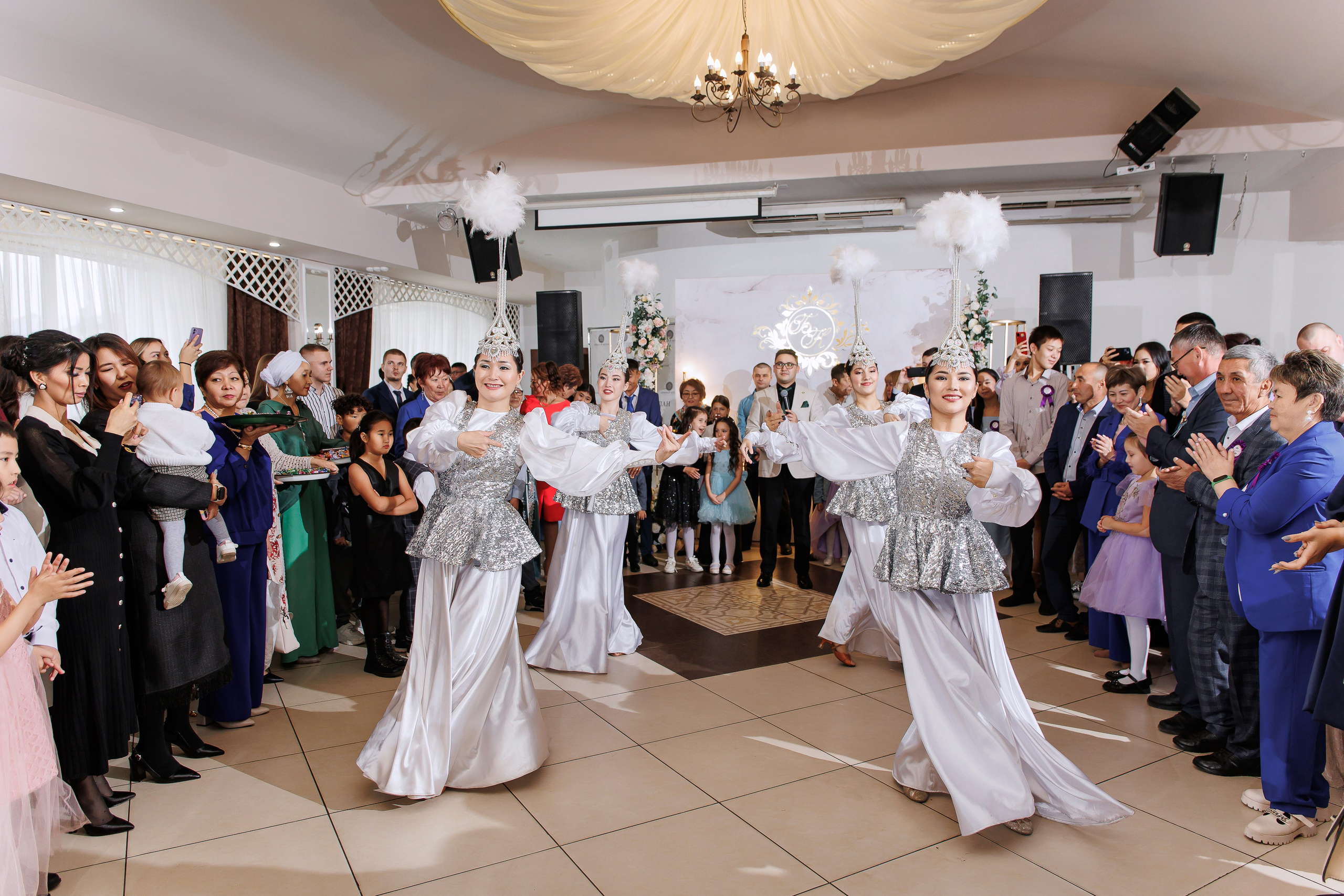 Karina & Bagdat. Anne Miller | Photographer