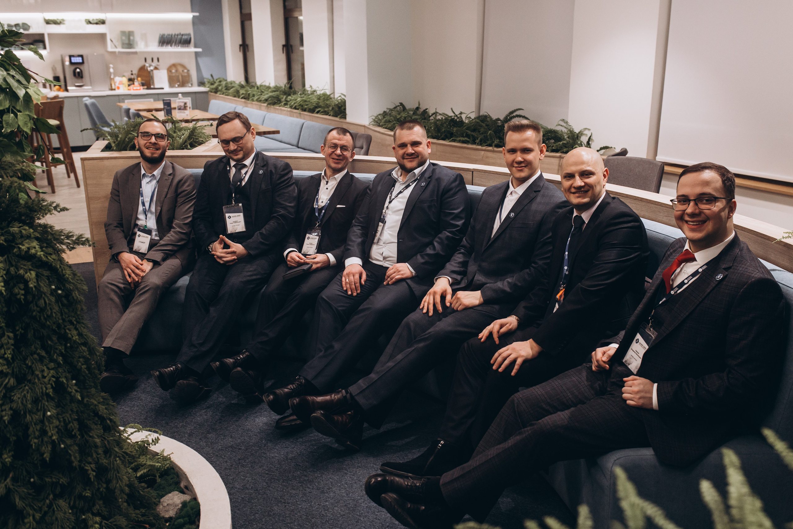 Фотосессия команды «Бизнес бюро». Фотограф Артем Бросов в Санкт-Петербурге и Дубае