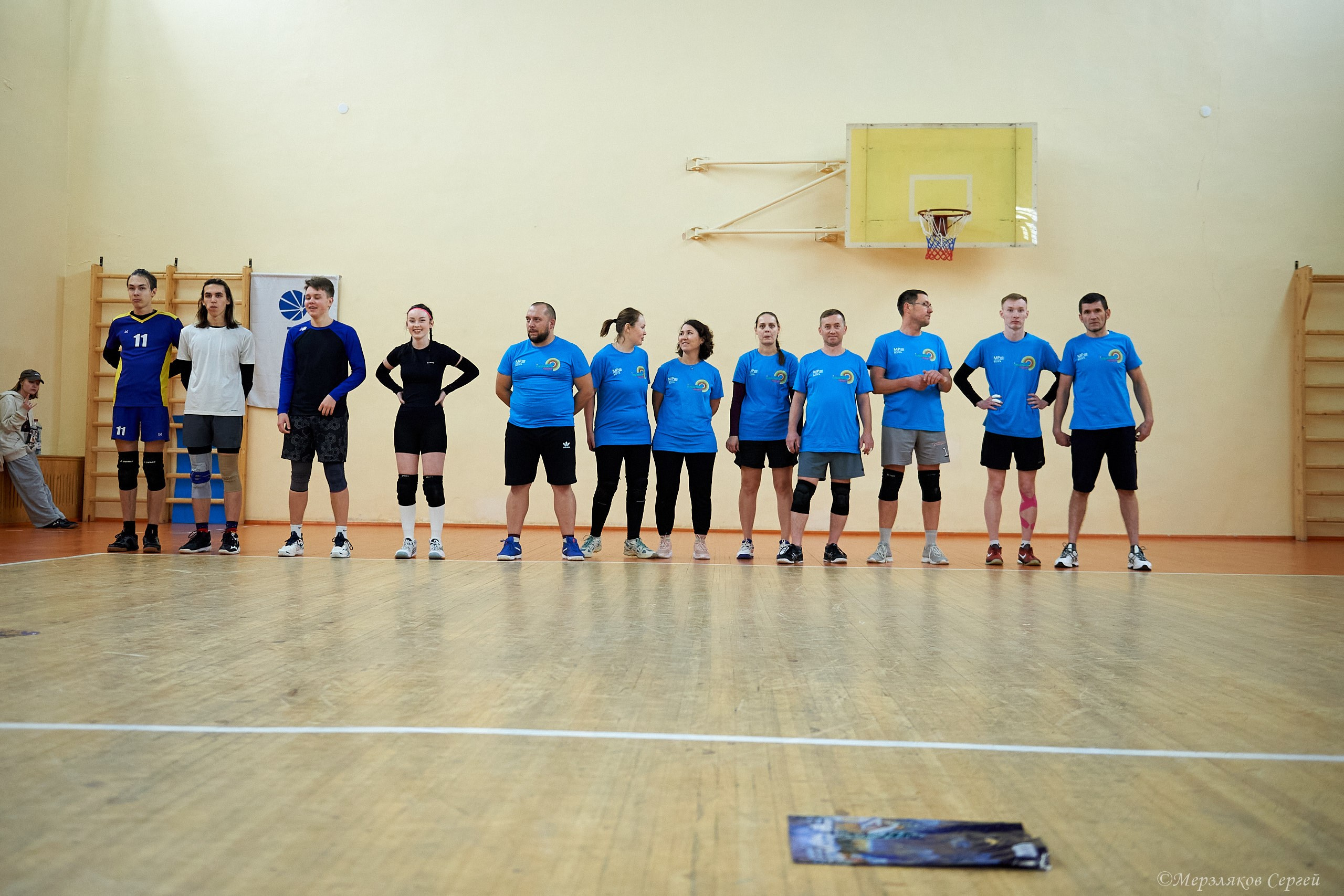 Новогодний турнир по волейболу. Ижевск. 15.12.2023. Спортивный репортажный фотограф в Ижевске Сергей Мерзляков