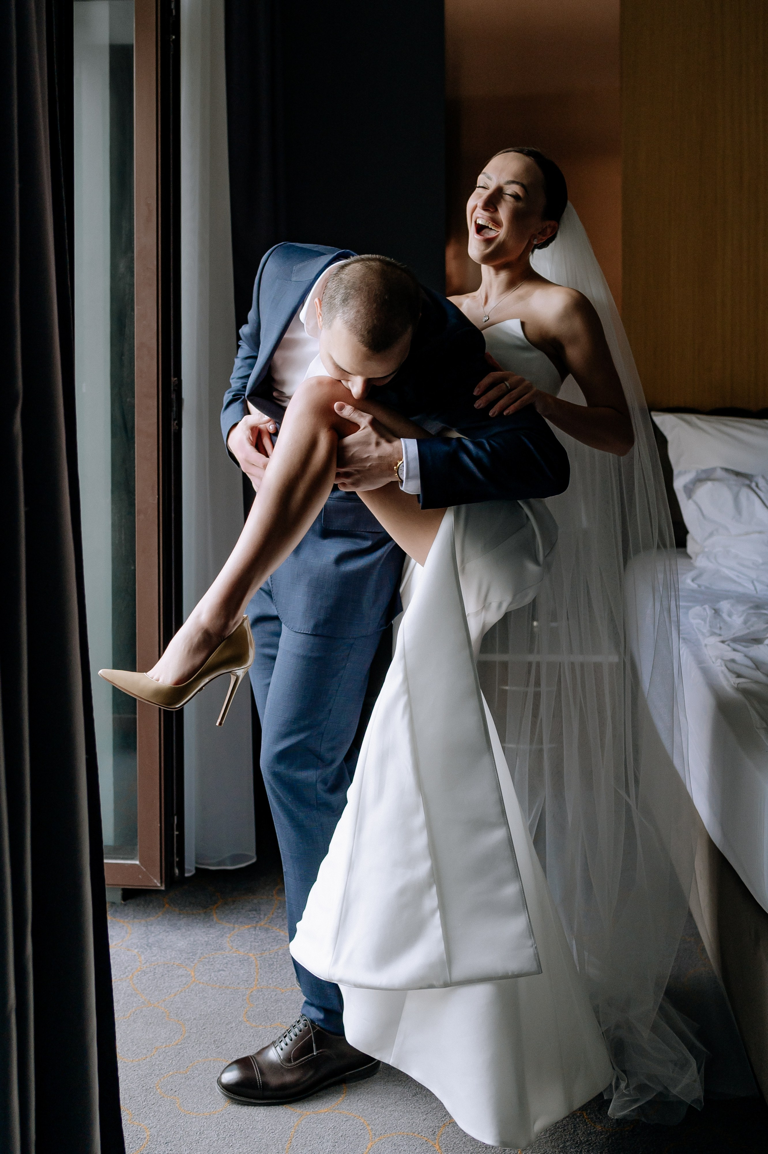 Свадебные сборы и фотосессия в отеле Hartwell Hotel. Свадебный фотограф Москва — Сергей и Татьяна