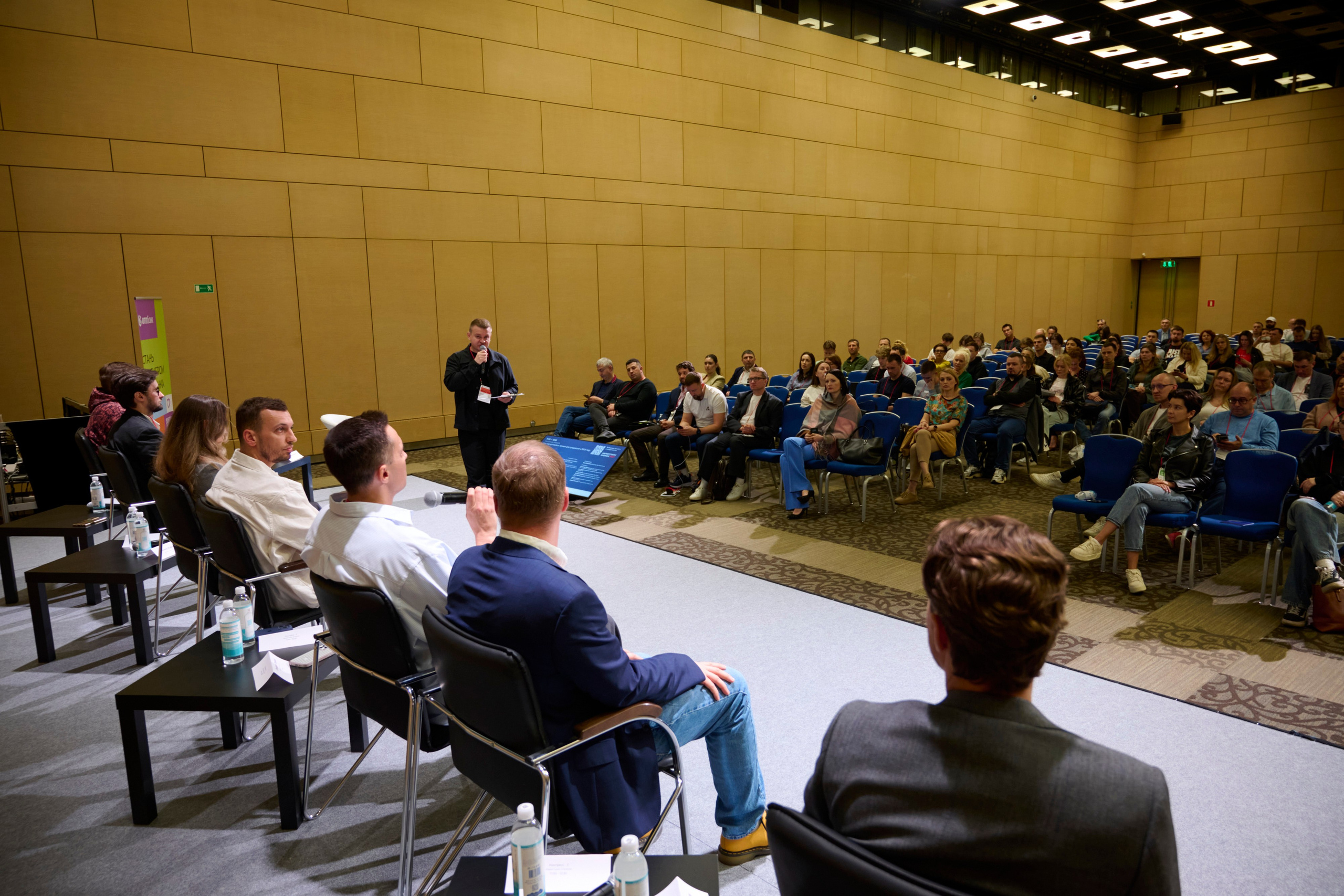 Upgrade Retail Весна 2025. Репортажный фотограф в Москве и Санкт-Петербурге — Профессиональная съёмка мероприятий | Данила Золкин