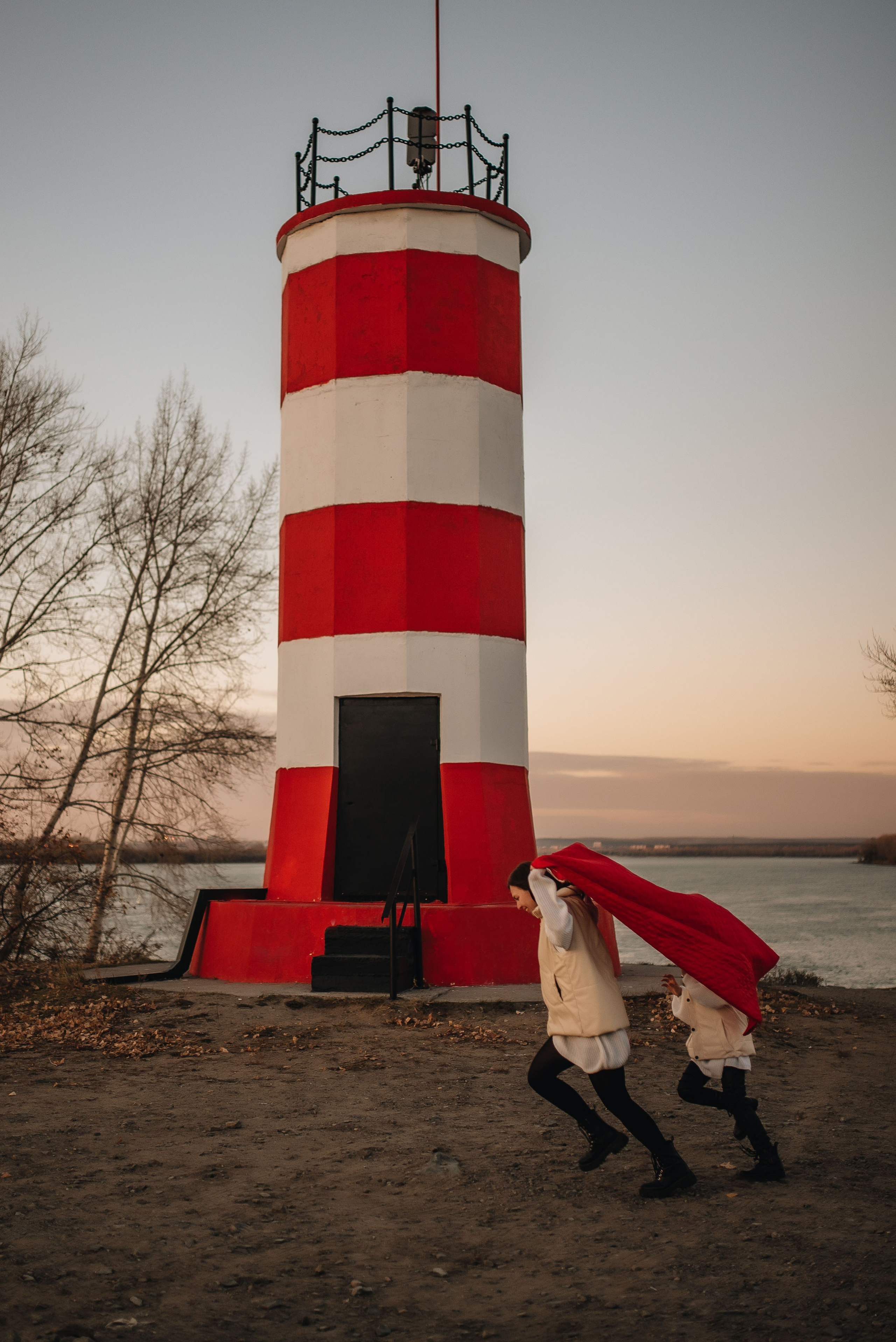 Катя и Варя (маяк). Семейная фотосессия в Новосибирске от фотографа Ольги Коваль