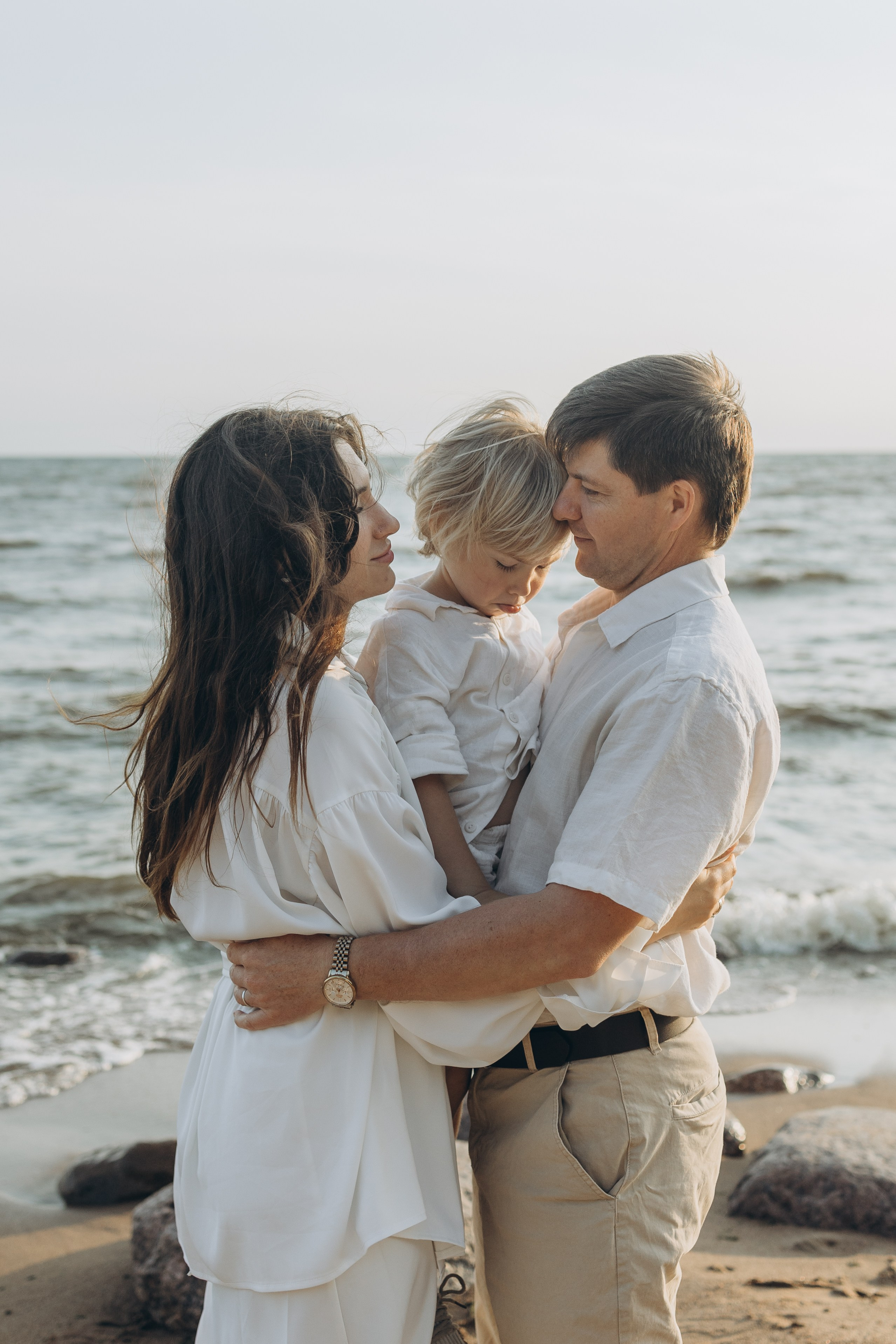 Эмилия, Дмитрий и Демид на Финском заливе. Семейный фотограф в Москве Виктория Ястребинская