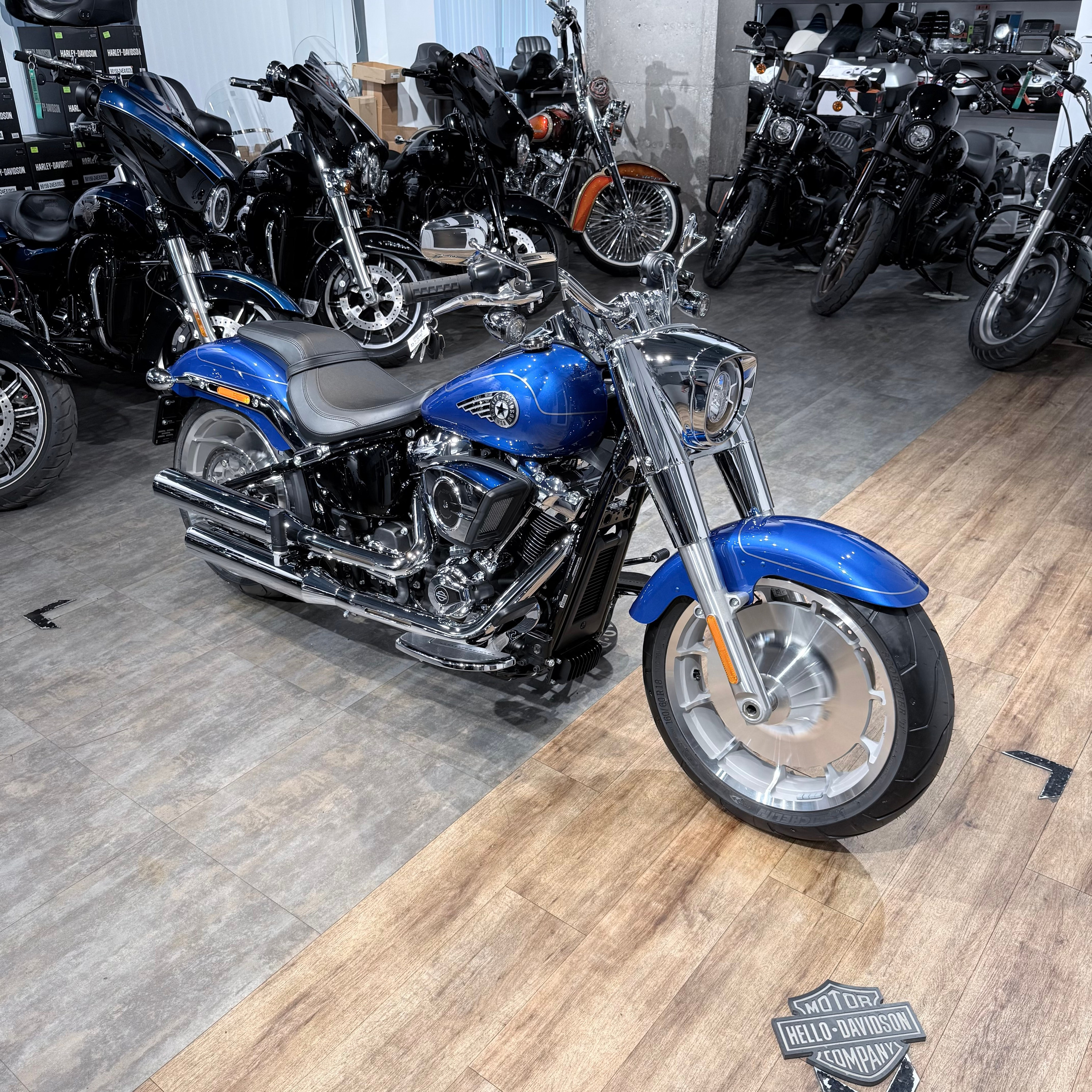 NEW 2026 Fat Boy 117 Вluе Вurst. Hello Davidson, Москва. Только хорошие мотоциклы…