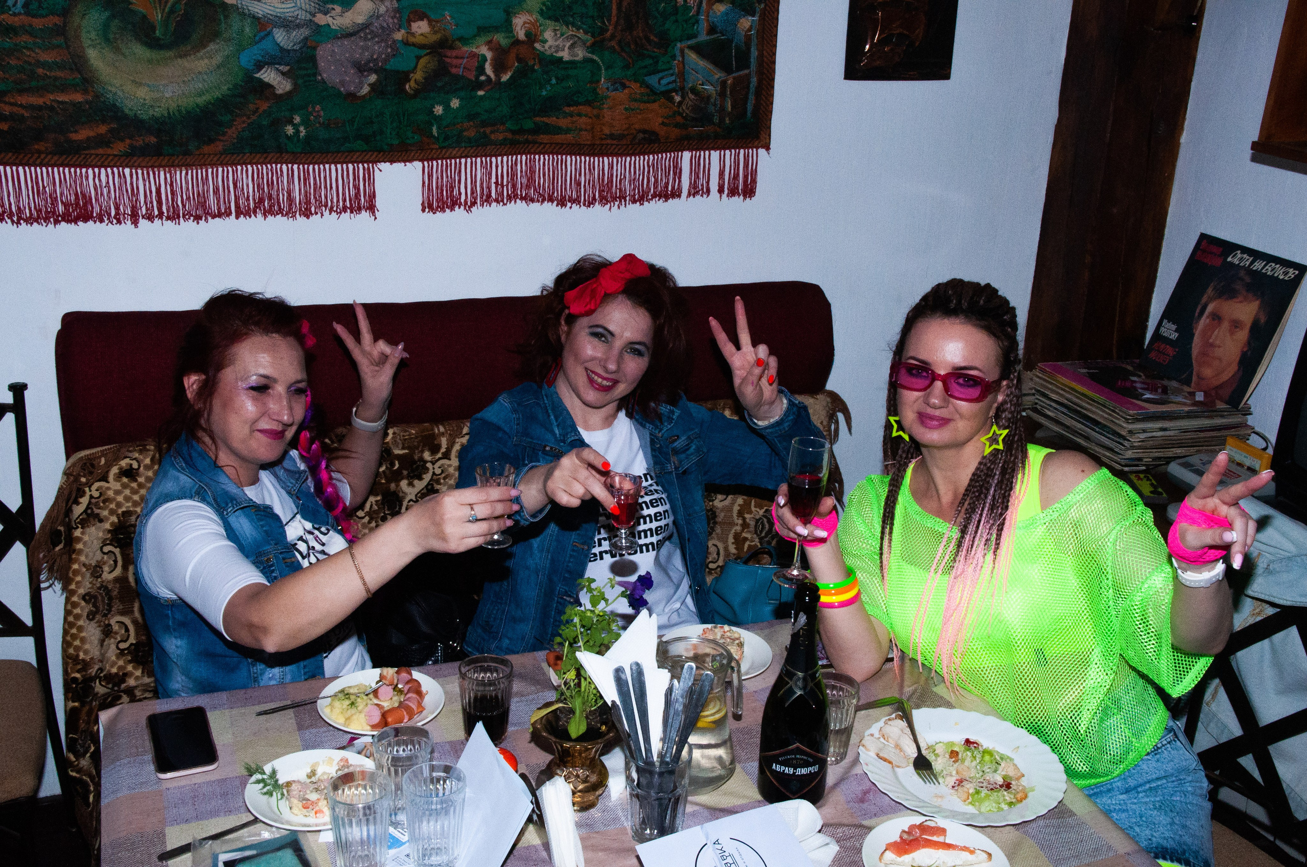 Вечеринка 90-тые. Фотограф Катя Щербина