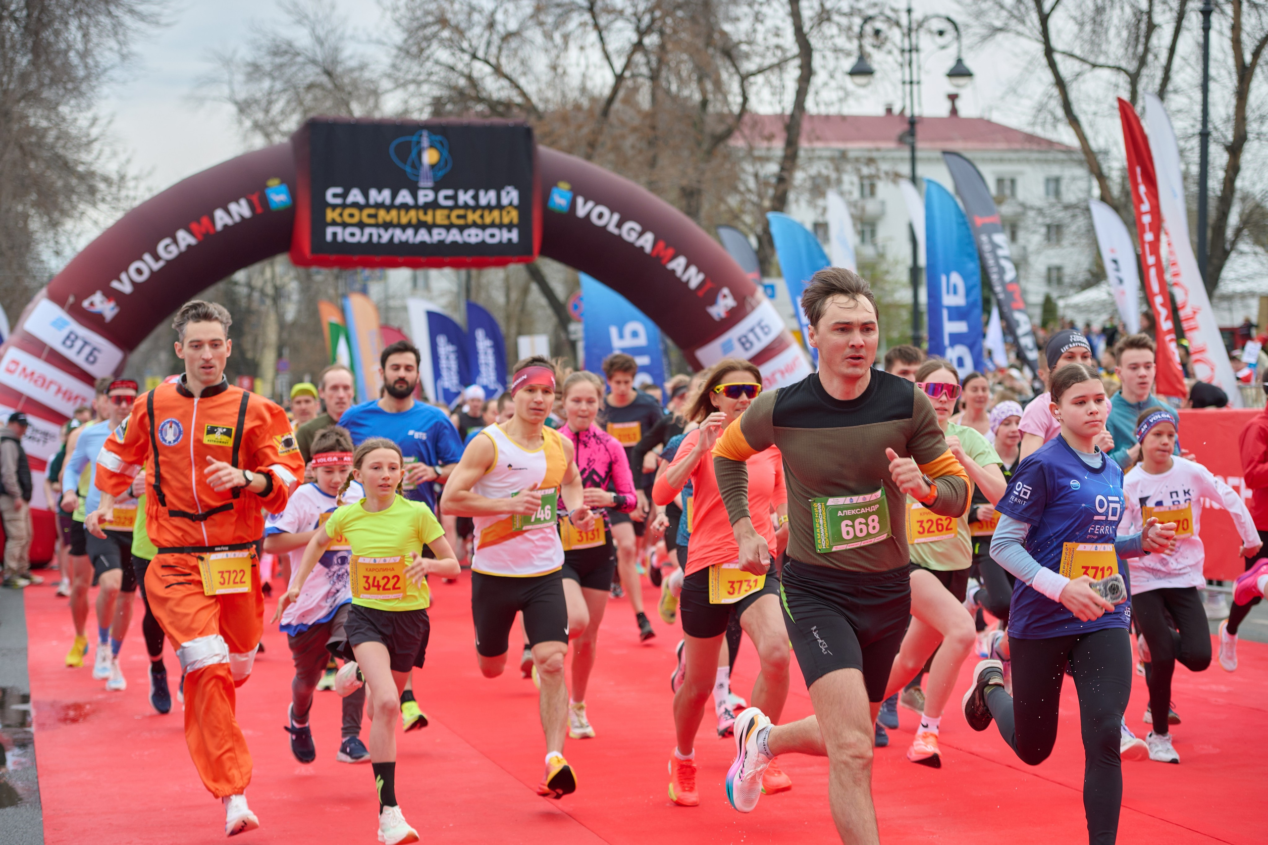 Самарский космический полумарафон 2026 (с командой ВТБ). Фотограф в Самаре